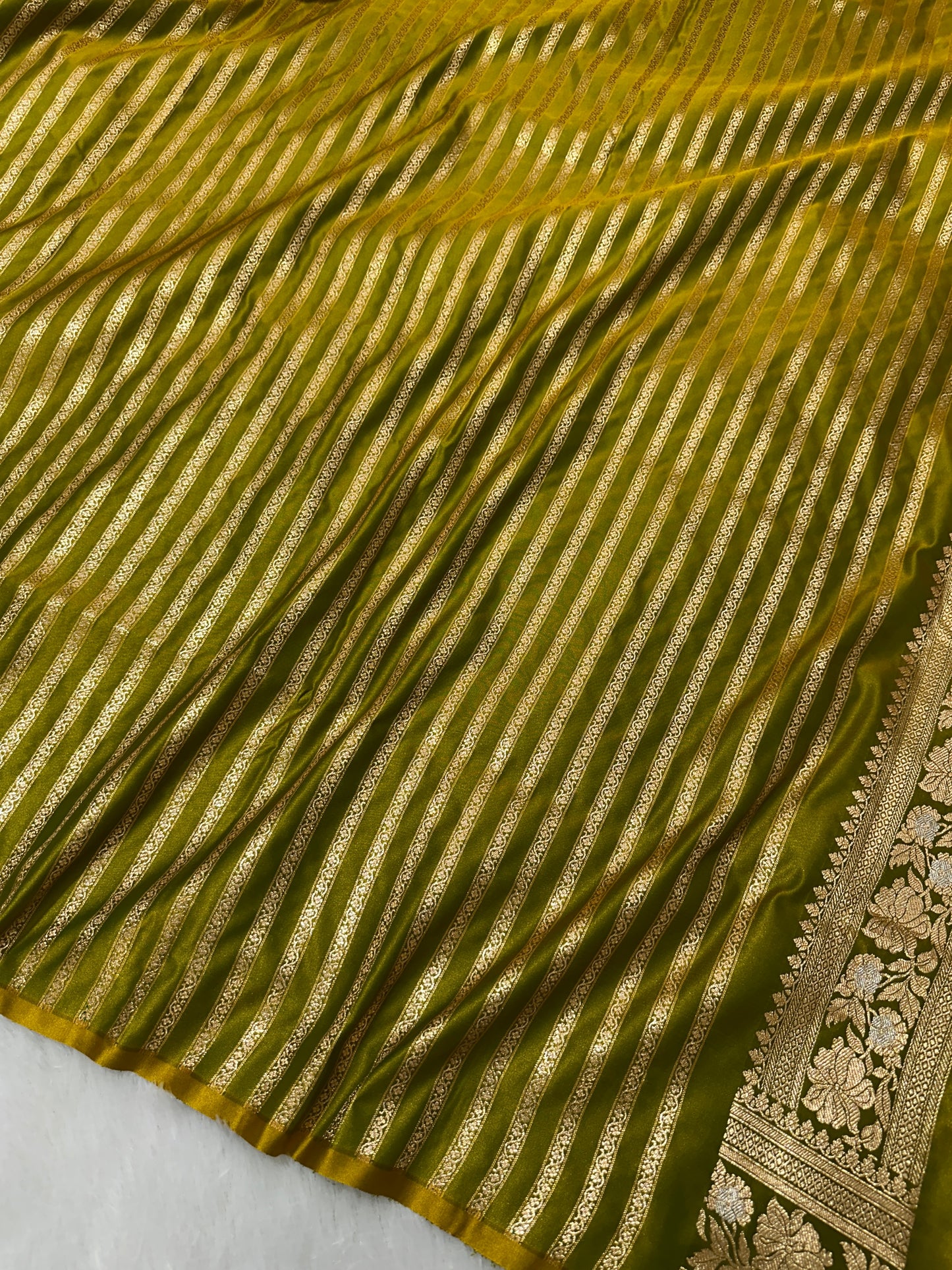 Premium Moss Green Banarasi Silk Saree With Rich Gold & Silver Double Zari Weaving
