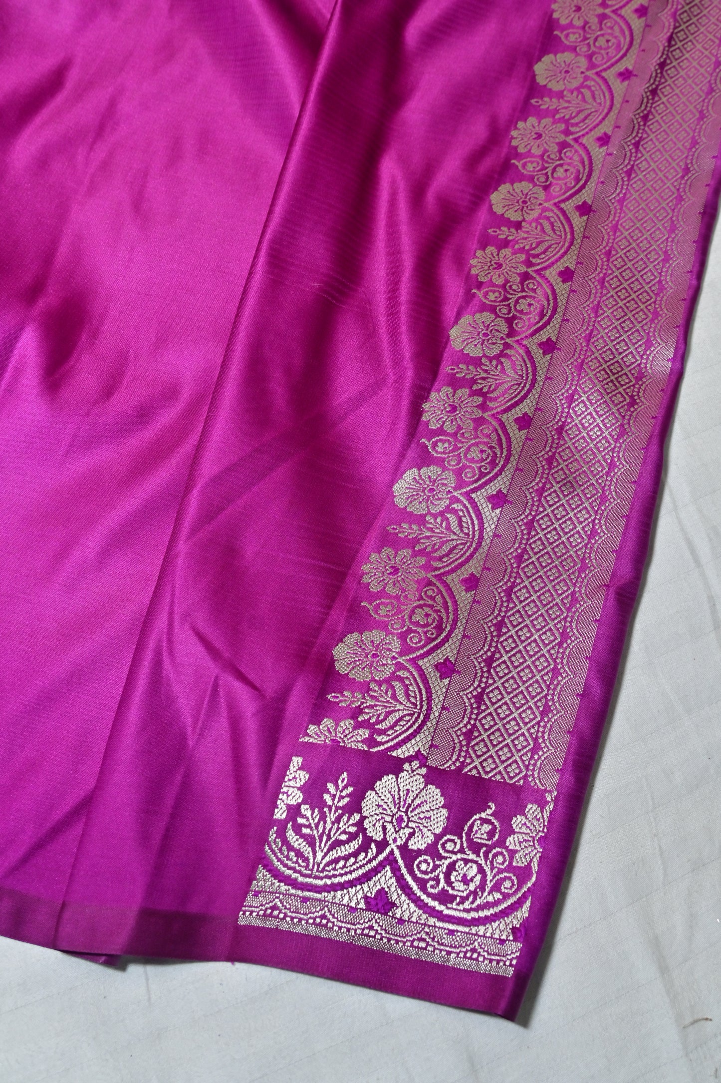 Premium purplish-pink Katan Banarasi Silk Saree with Silver Zari Floral Buta – Traditional Wedding & Festive Wear