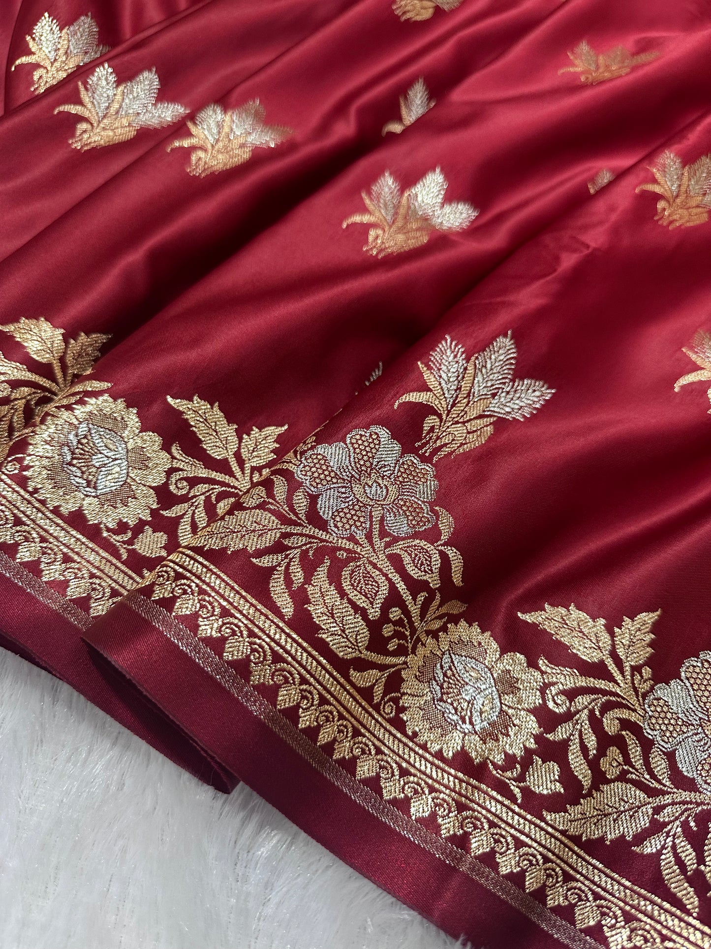 Premium Dark Maroon Banarasi Silk Saree With Rich Gold & Silver Double Zari Weaving