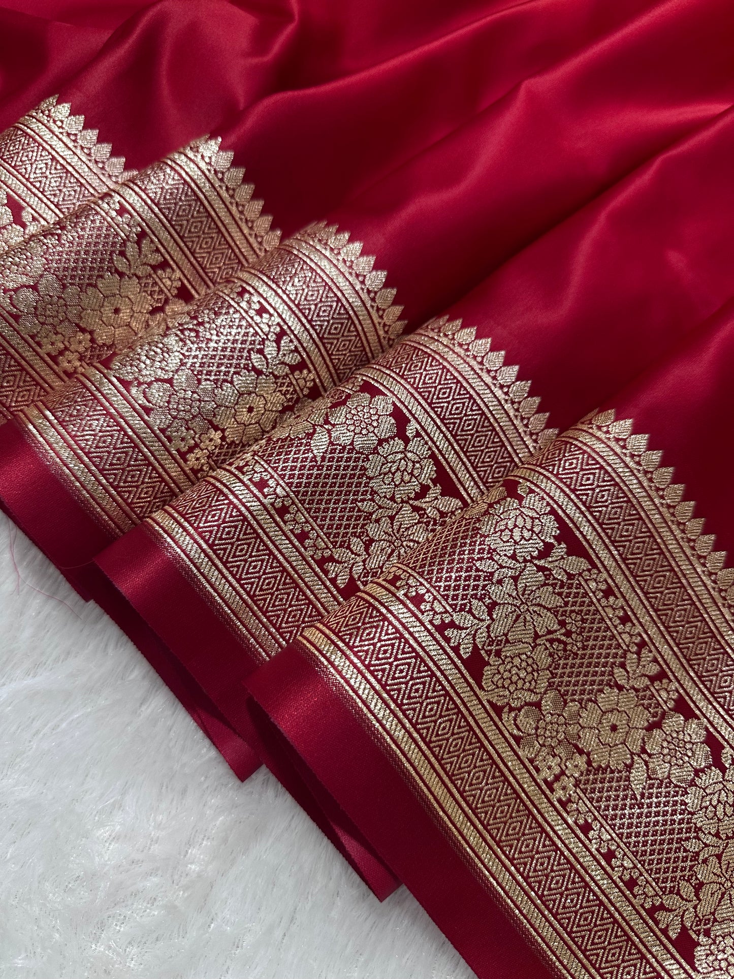 Luxury Ruby Red Plain Silk Saree With Rich Banarasi Border