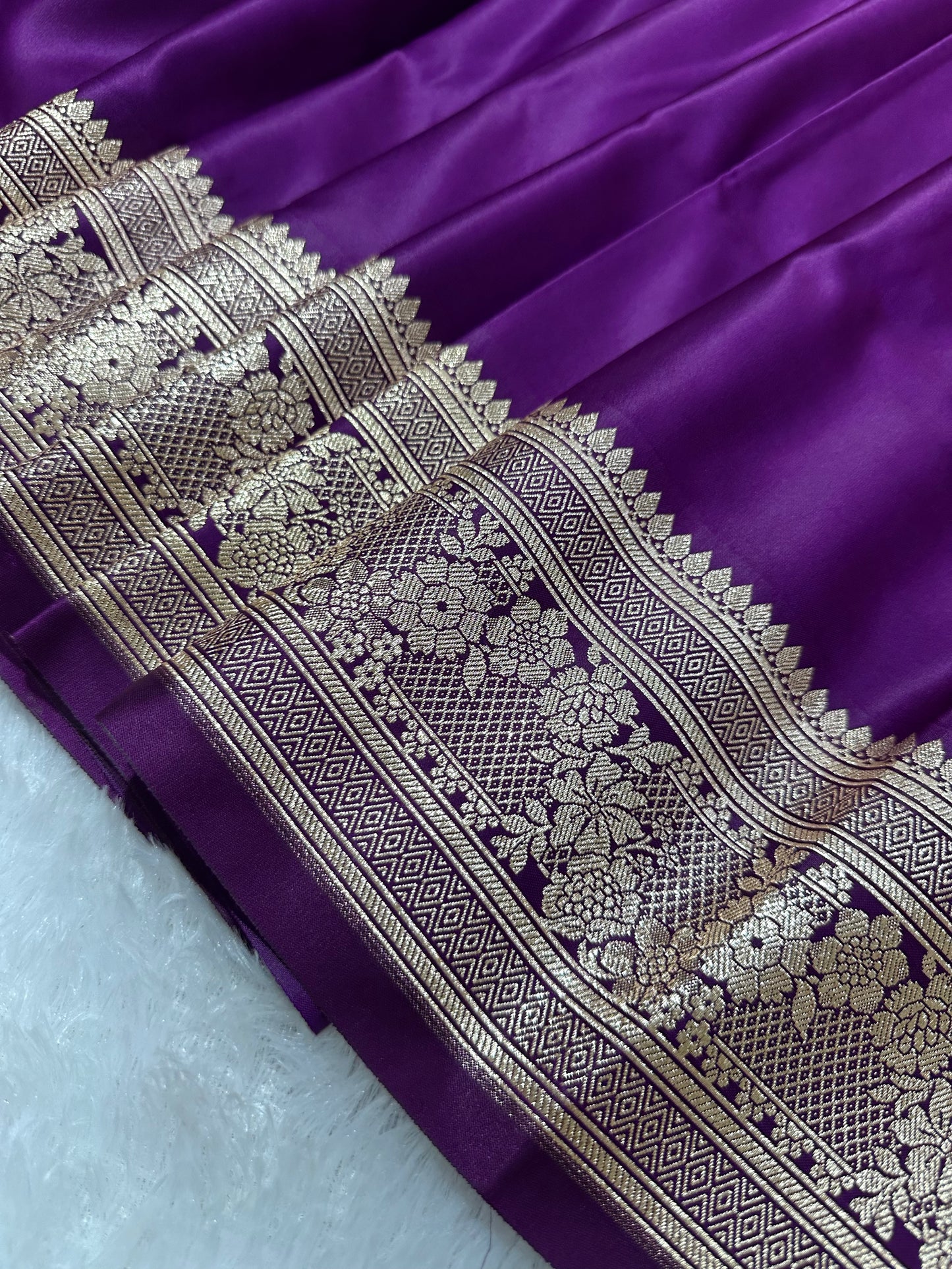 Luxury Violet Plain Silk Saree With Rich Banarasi Border