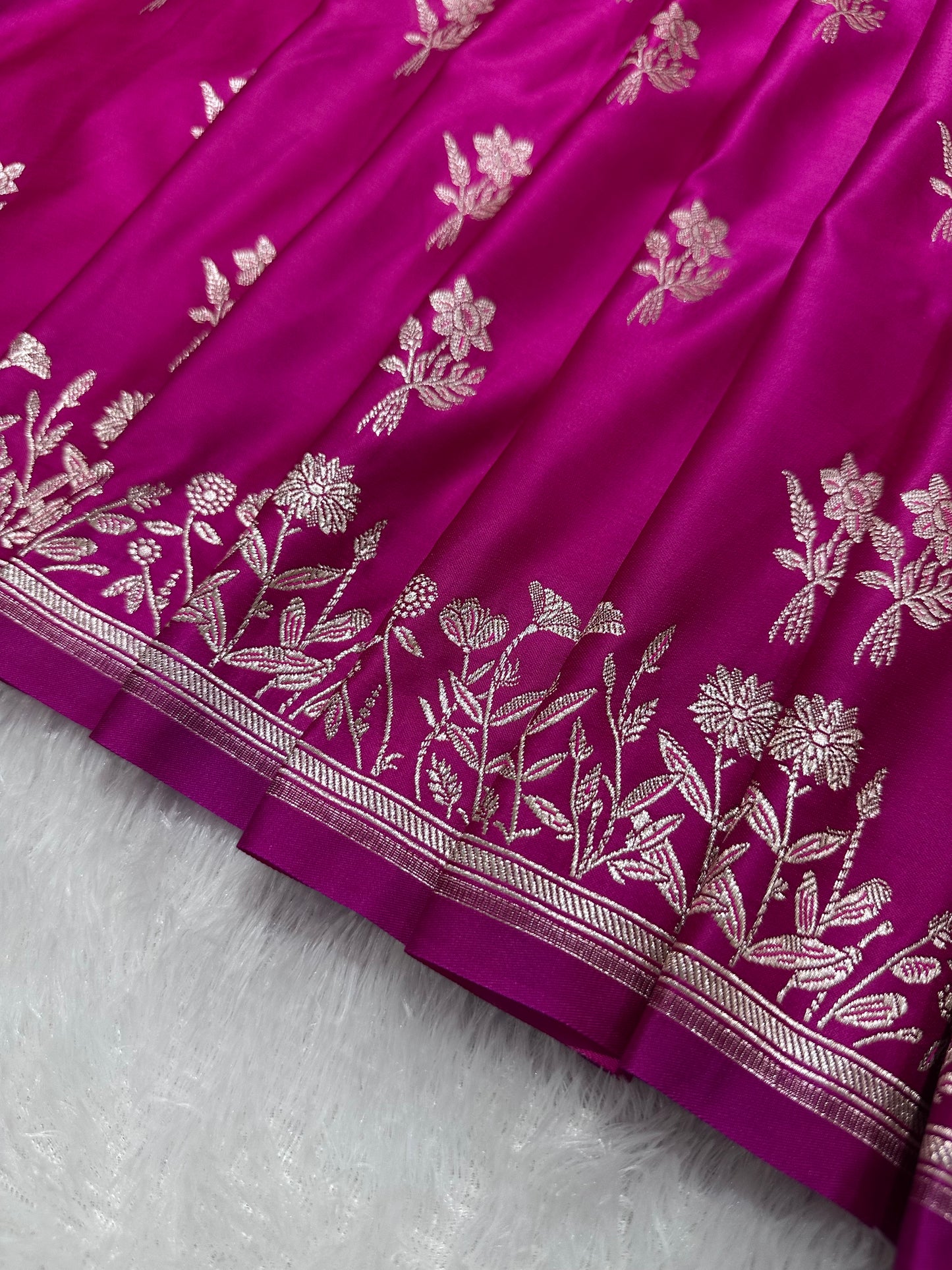 Premium Rani Pink Banarasi Silk Saree With Elegant Double Zari Buti Border (Copy) (Copy)