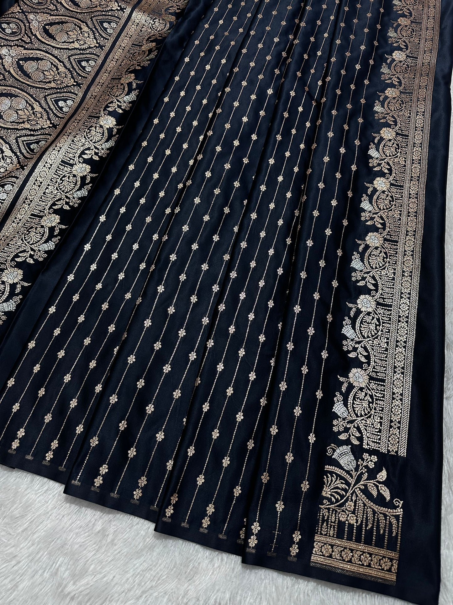 Elegant Jet Black Katan Silk Banarasi Saree with Delicate Floral Arch Border and Full-Bloomed Rose Butis