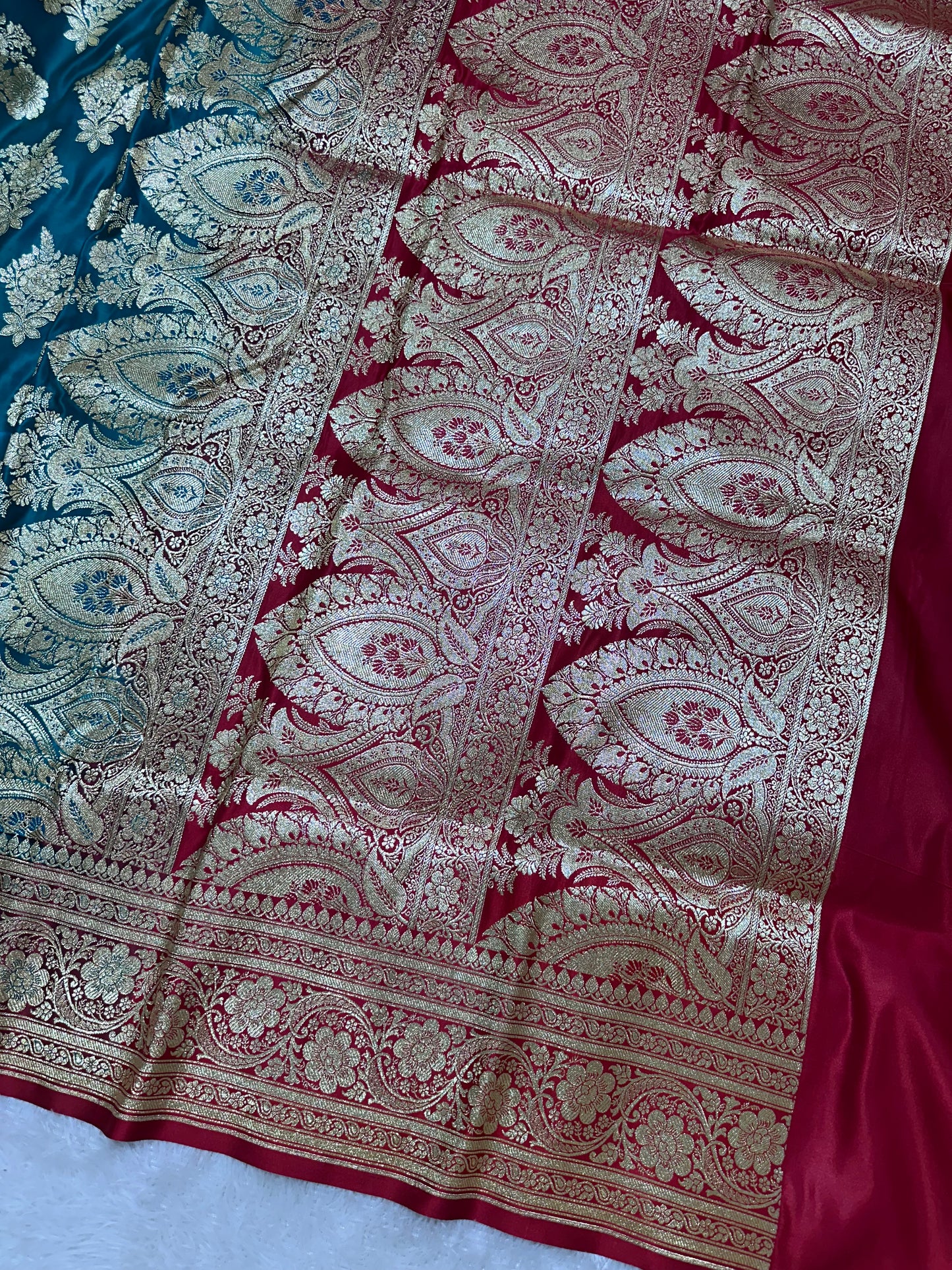 Premium Peacock Teal Green Katan Silk Banarasi Saree with Royal Heritage Pallu and Traditional Bouquet Leaf Butis