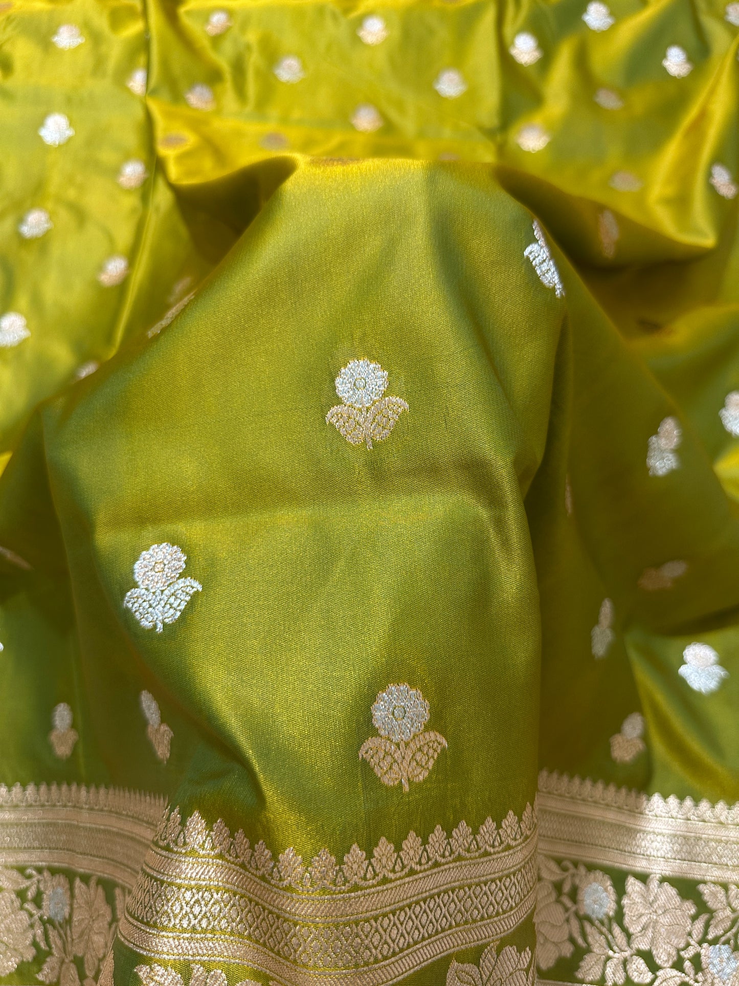 Premium Moss Green Banarasi Silk Saree With Rich Gold & Silver Double Zari Weaving