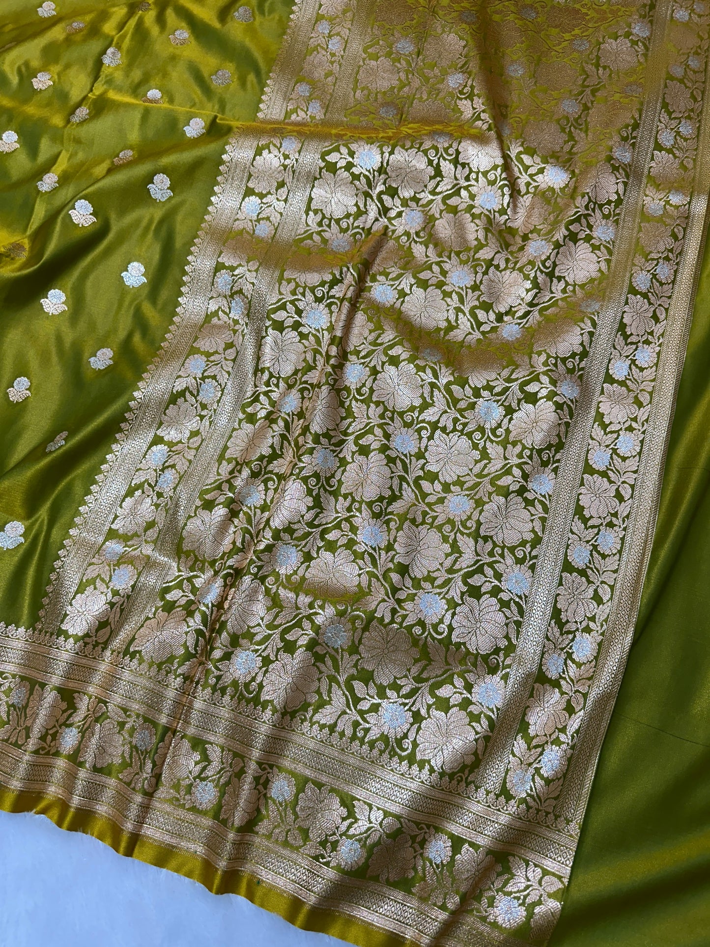 Premium Moss Green Banarasi Silk Saree With Rich Gold & Silver Double Zari Weaving