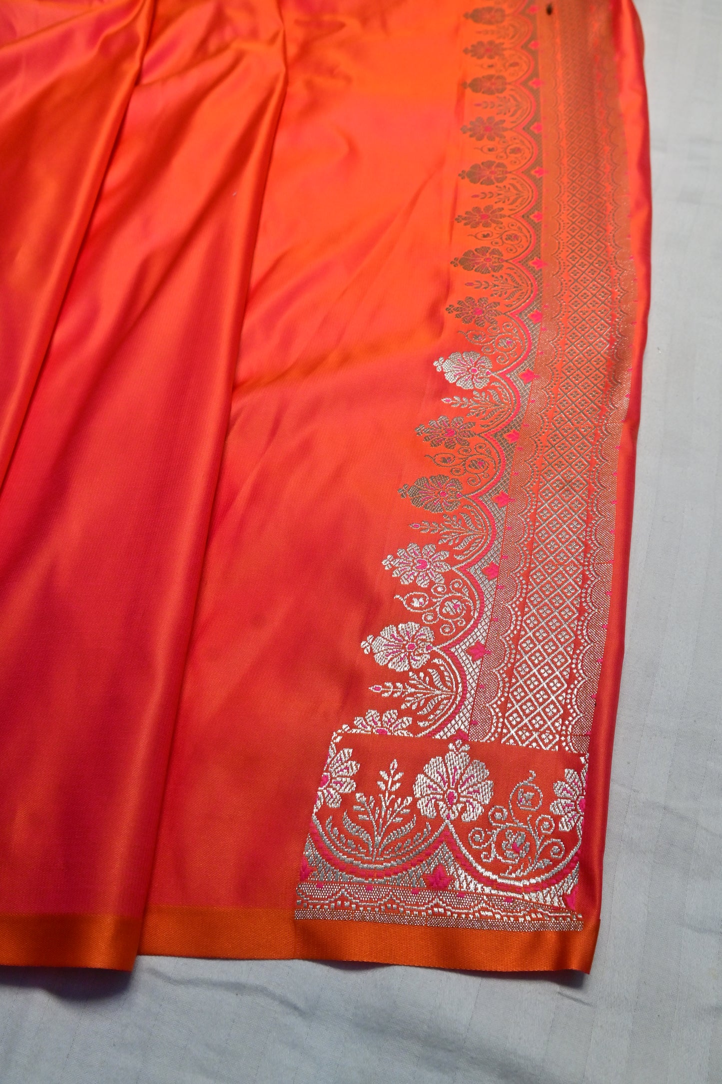 Premium Strawberry Katan Banarasi Silk Saree with Silver Zari Floral Buta – Traditional Wedding & Festive Wear
