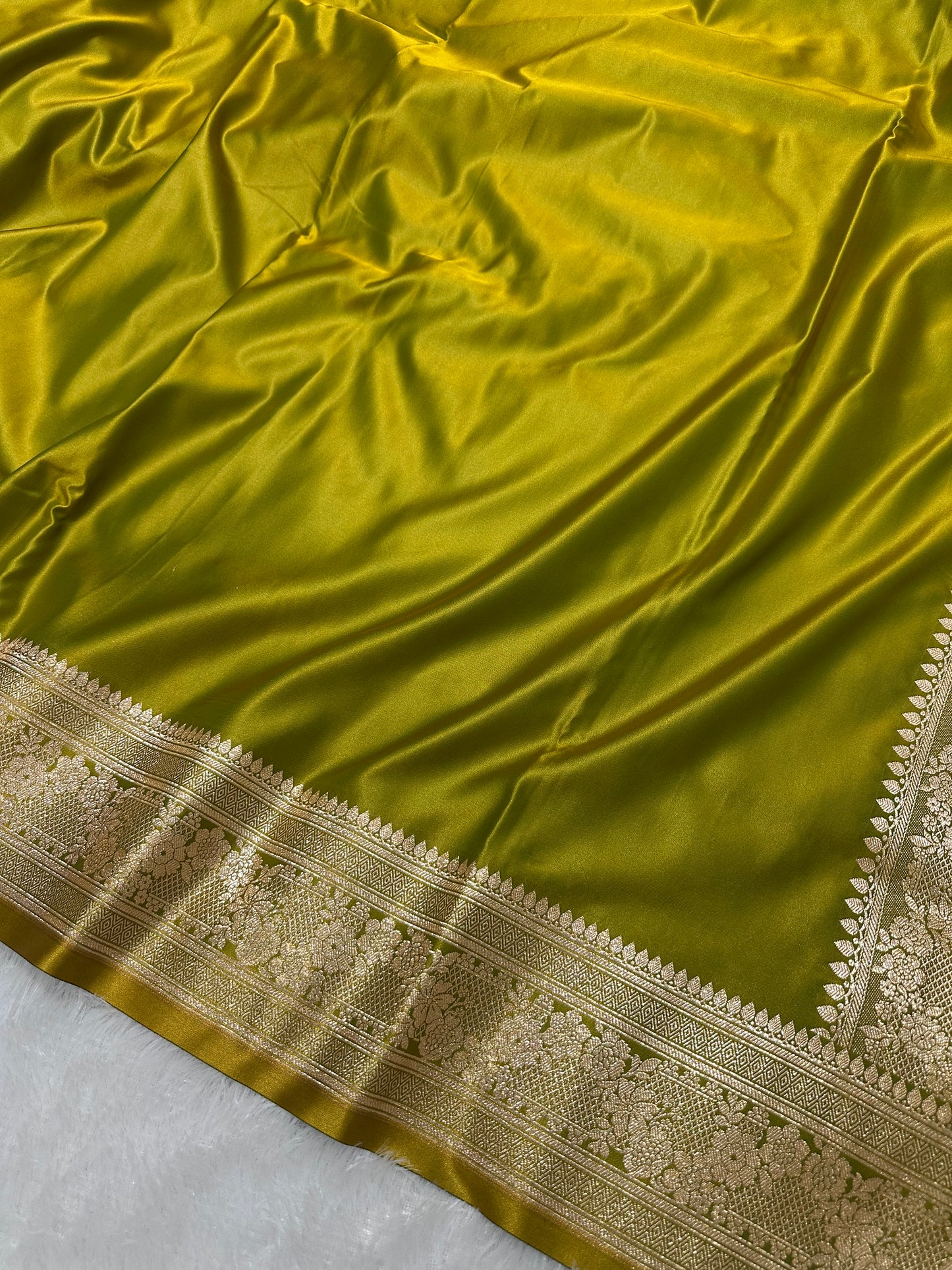Luxury Mehendi Green Plain Silk Saree With Rich Banarasi Border