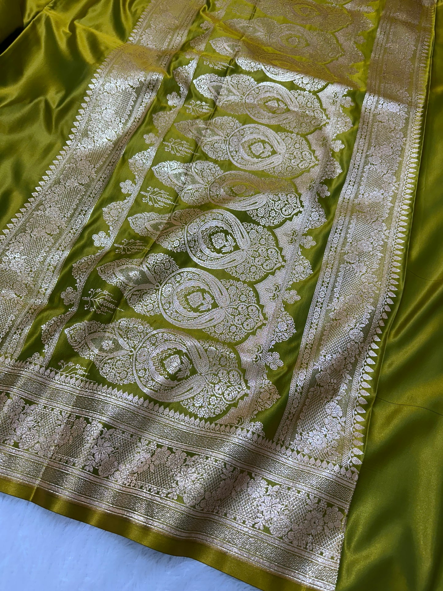 Luxury Mehendi Green Plain Silk Saree With Rich Banarasi Border
