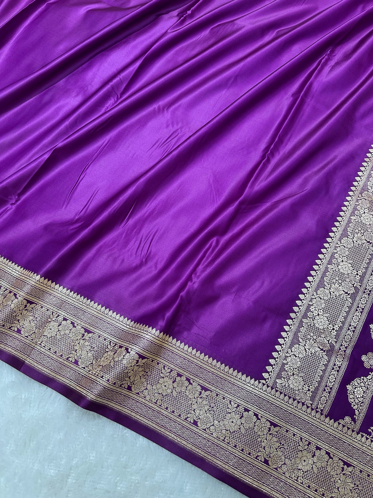 Luxury Violet Plain Silk Saree With Rich Banarasi Border