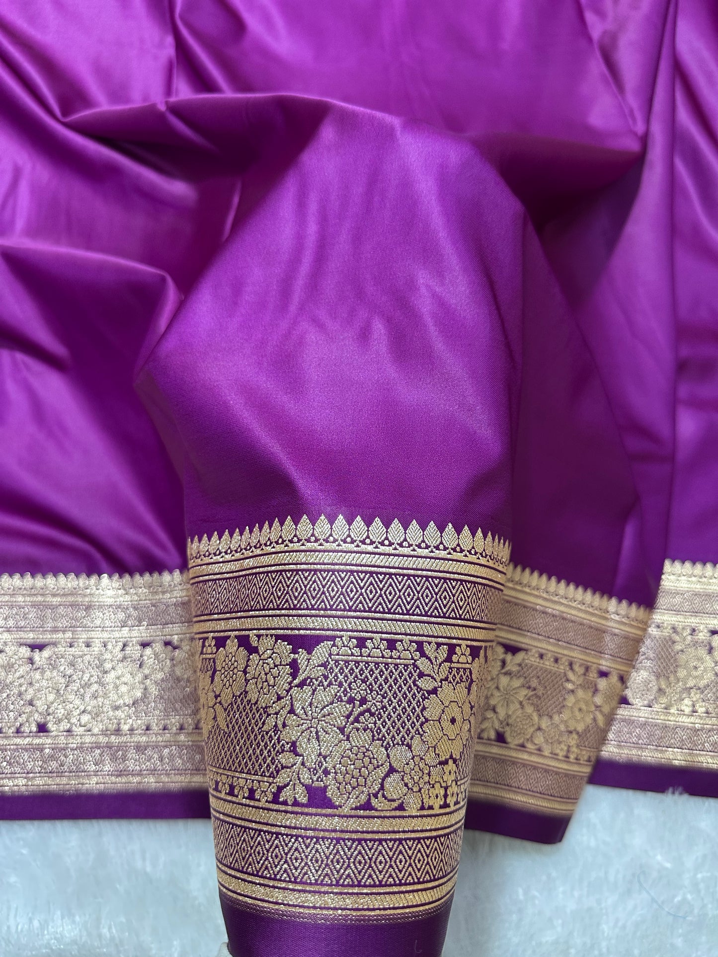 Luxury Violet Plain Silk Saree With Rich Banarasi Border