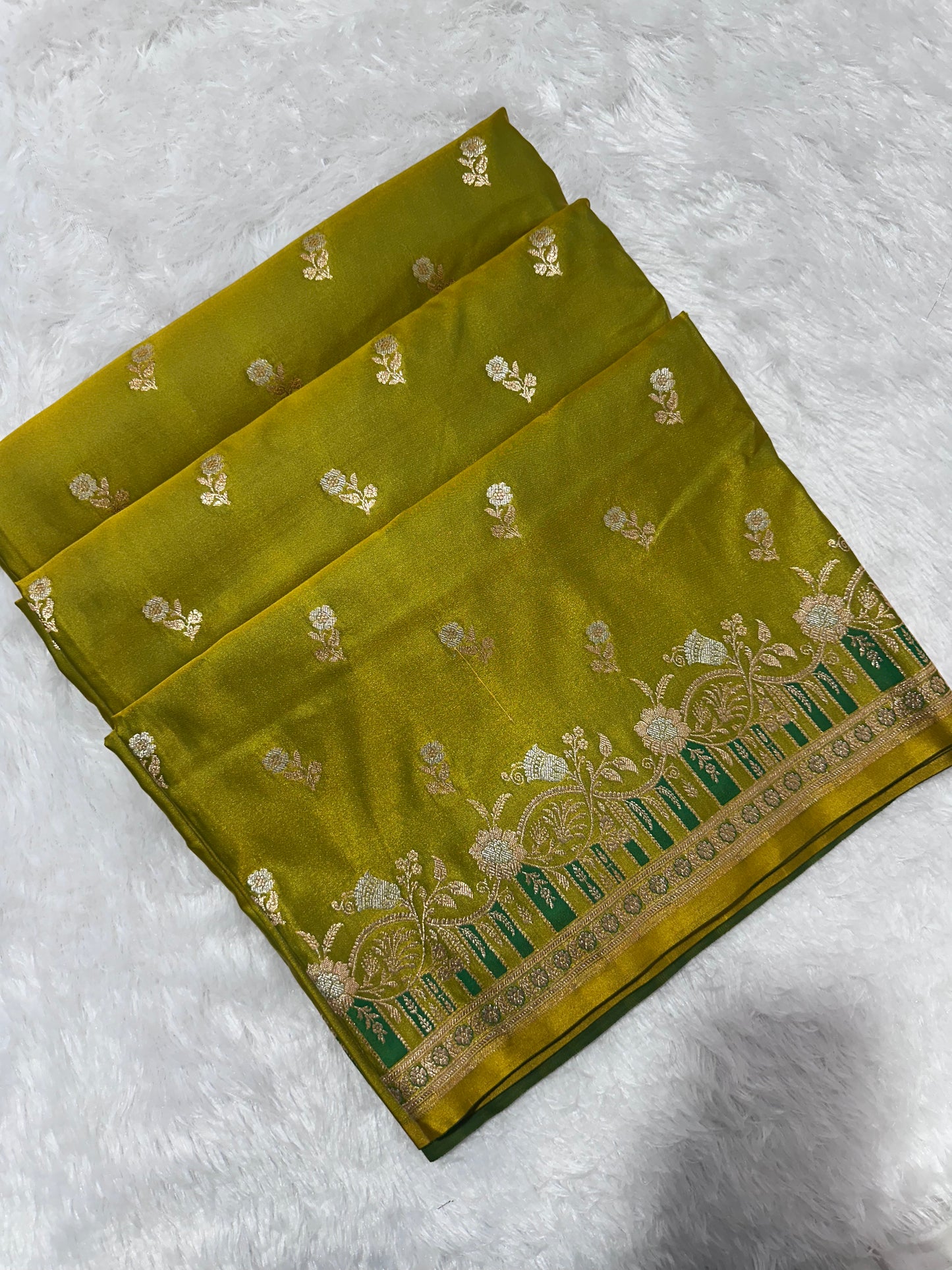 Premium Mehndi Green Banarasi Silk Saree With Elegant Double Zari Buti Border