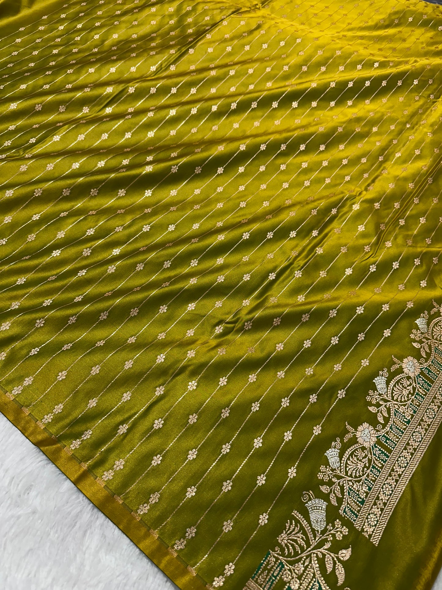 Premium Mehndi Green Banarasi Silk Saree With Elegant Double Zari Buti Border