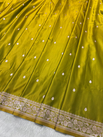 Elegant Mehndi Green Banarasi Silk Saree
