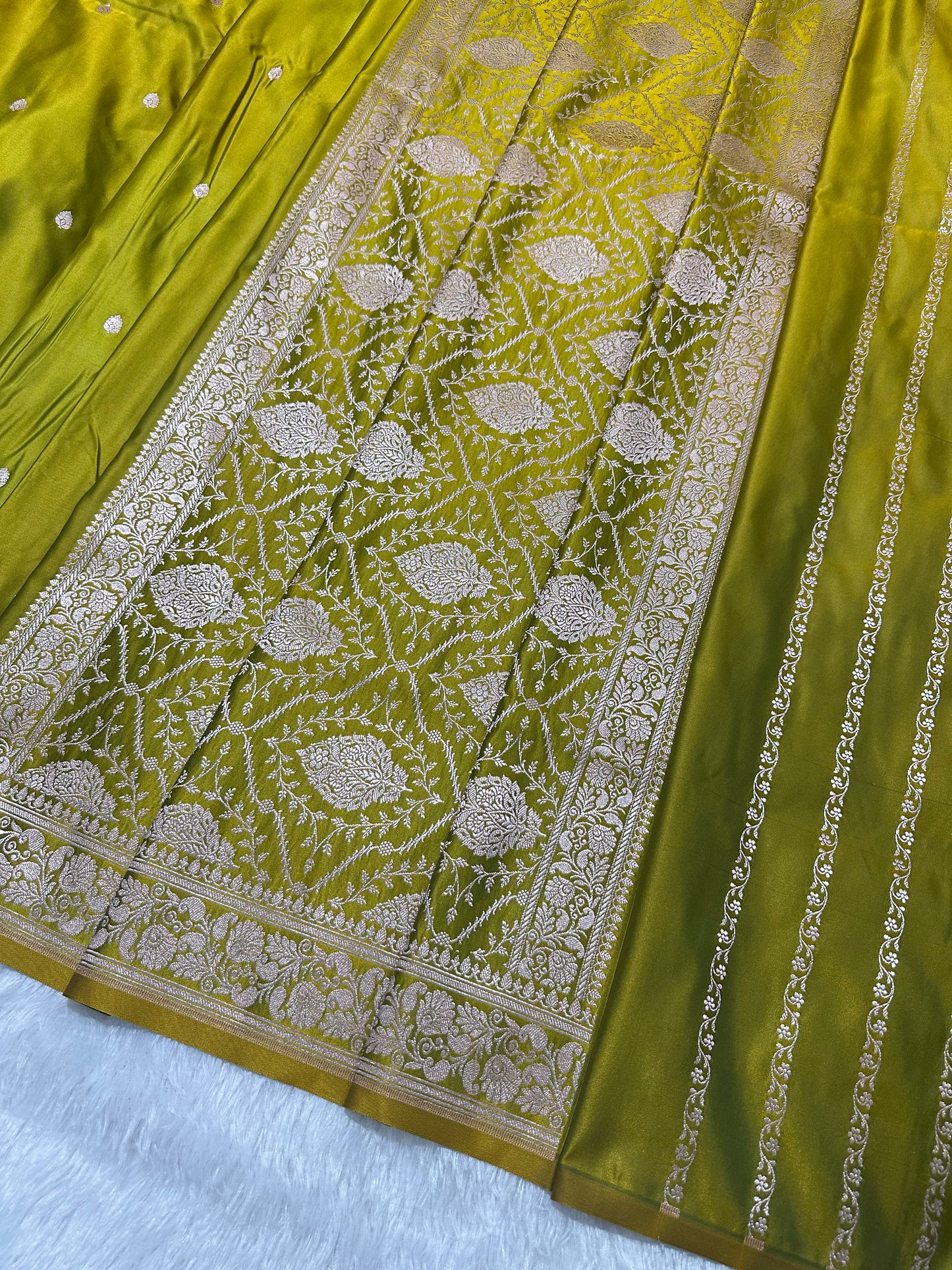 Elegant Mehndi Green Banarasi Silk Saree