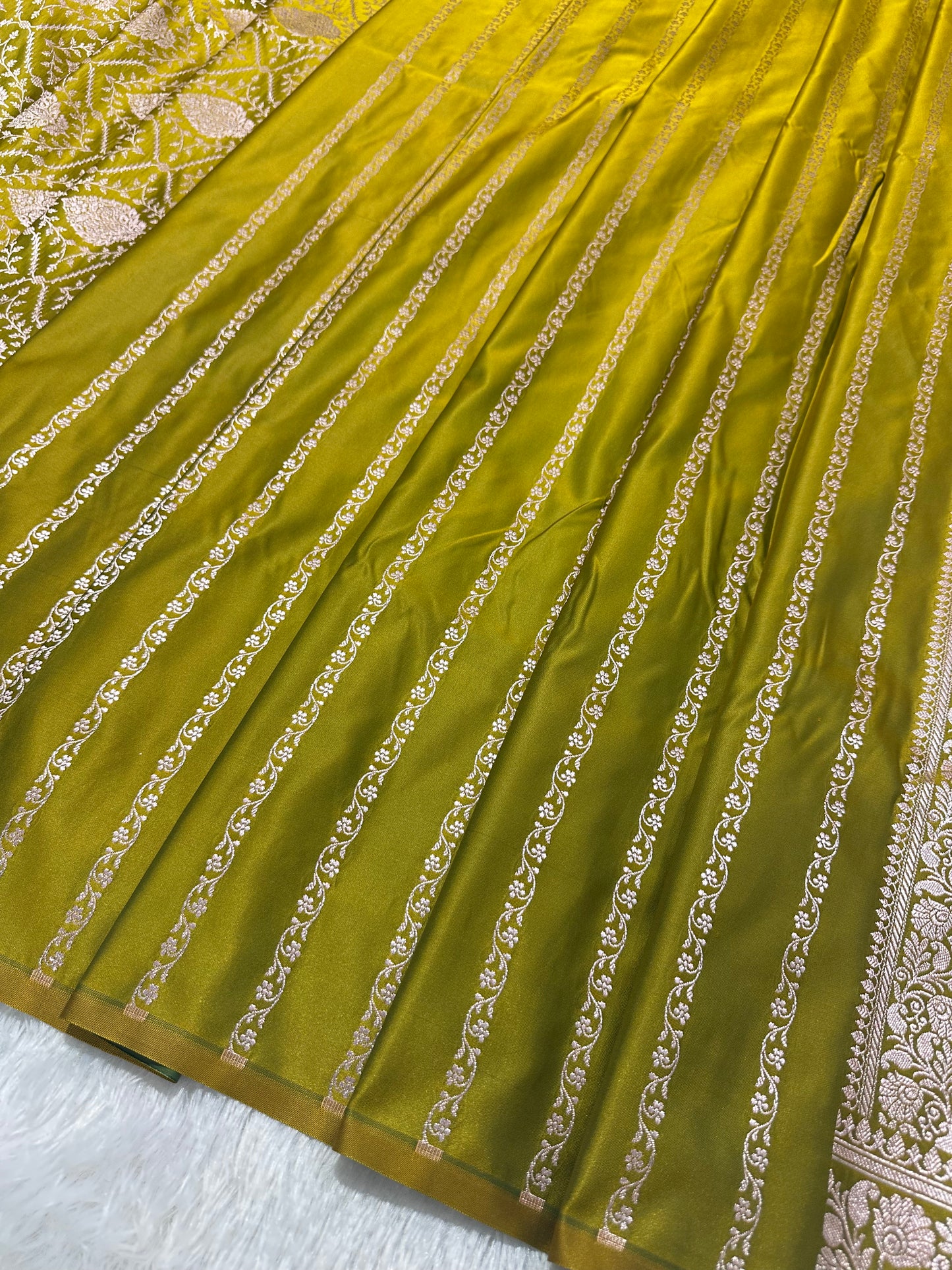 Elegant Mehndi Green Banarasi Silk Saree