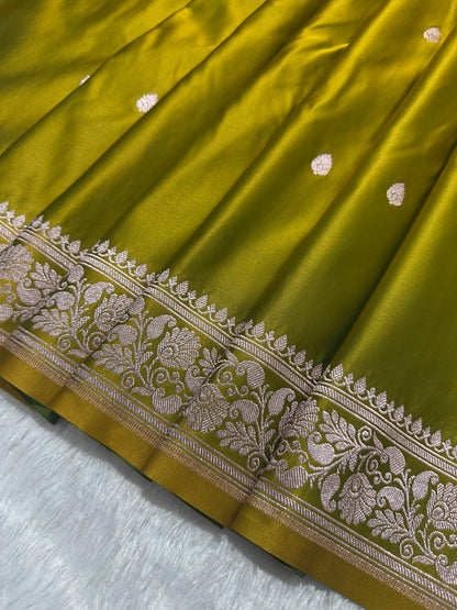 Elegant Mehndi Green Banarasi Silk Saree