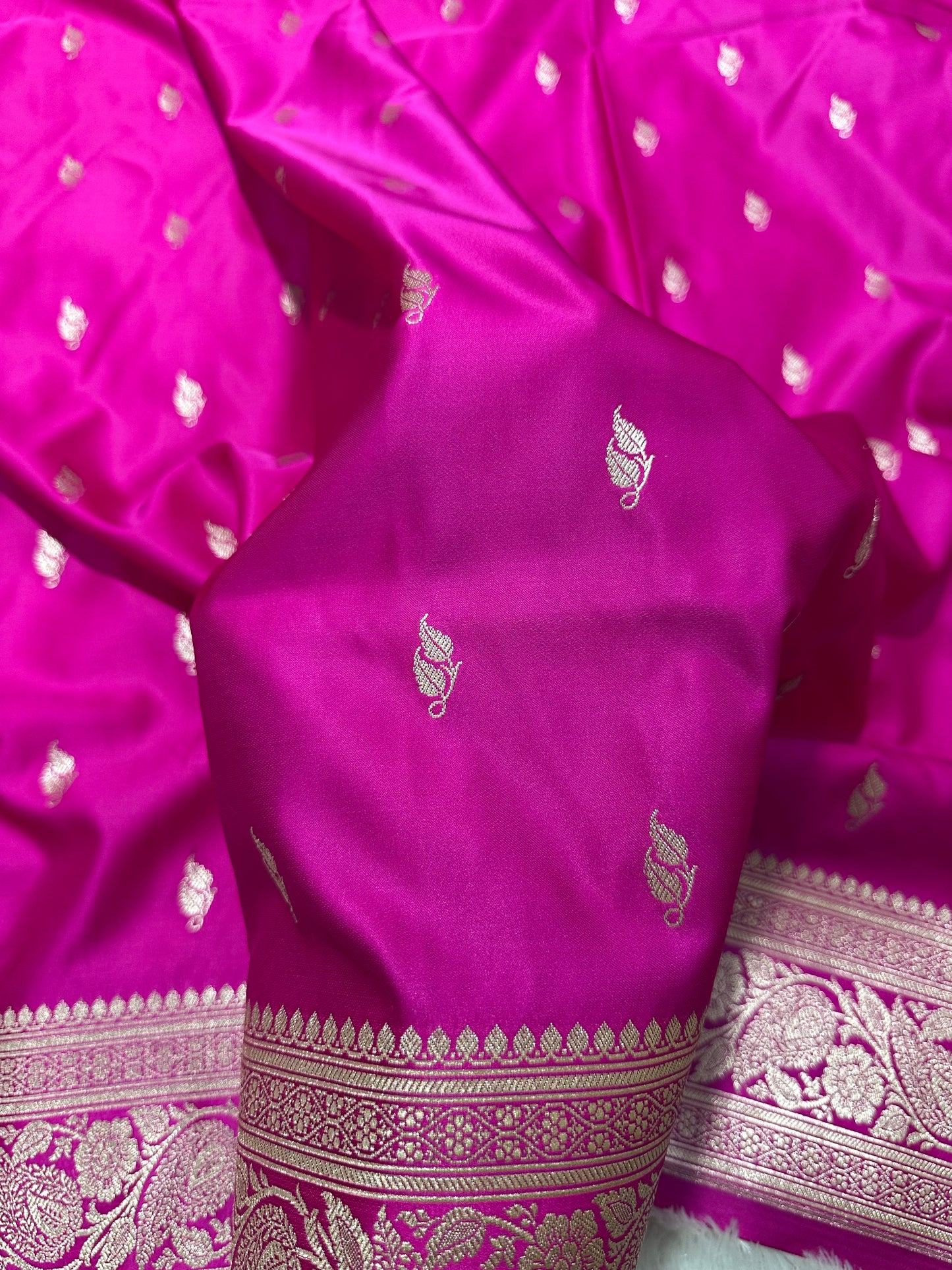 Onion Pink Katan Silk Banarasi Saree with Heritage Copper Zari Kalka Bel Border and Sleek Leaf Sprigs