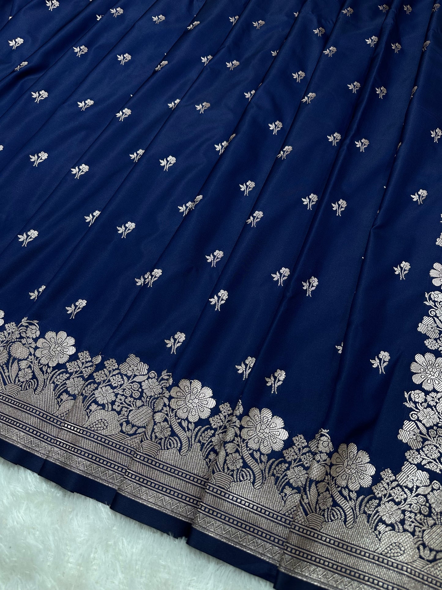 Navy Blue Katan Silk Banarasi Saree with Classic Copper Zari Arch-Bell Border and Elegant Floral Sprigs