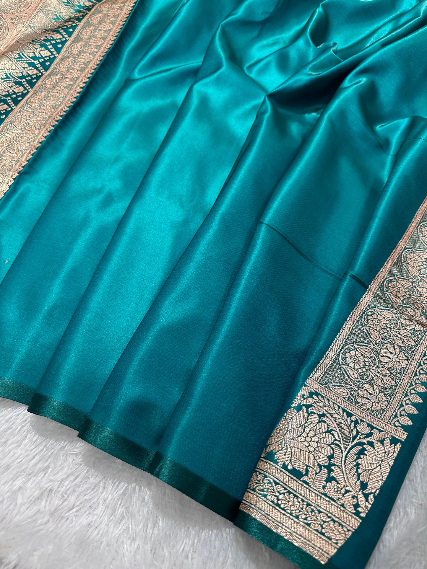 Rama Green Satin Silk Banarasi Saree with Royal Guldasta Chakra Border and Bold Gold Panna Butis (Copy)
