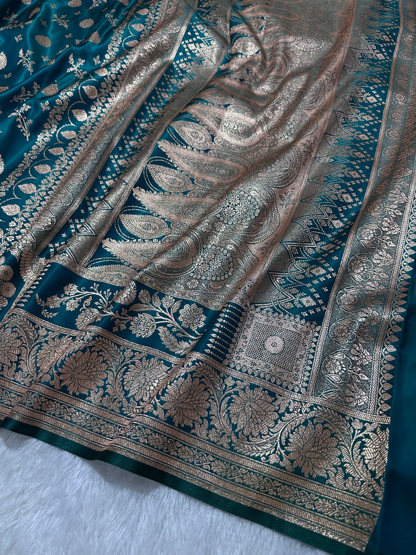 Rama Green Satin Silk Banarasi Saree with Royal Guldasta Chakra Border and Bold Gold Panna Butis (Copy)