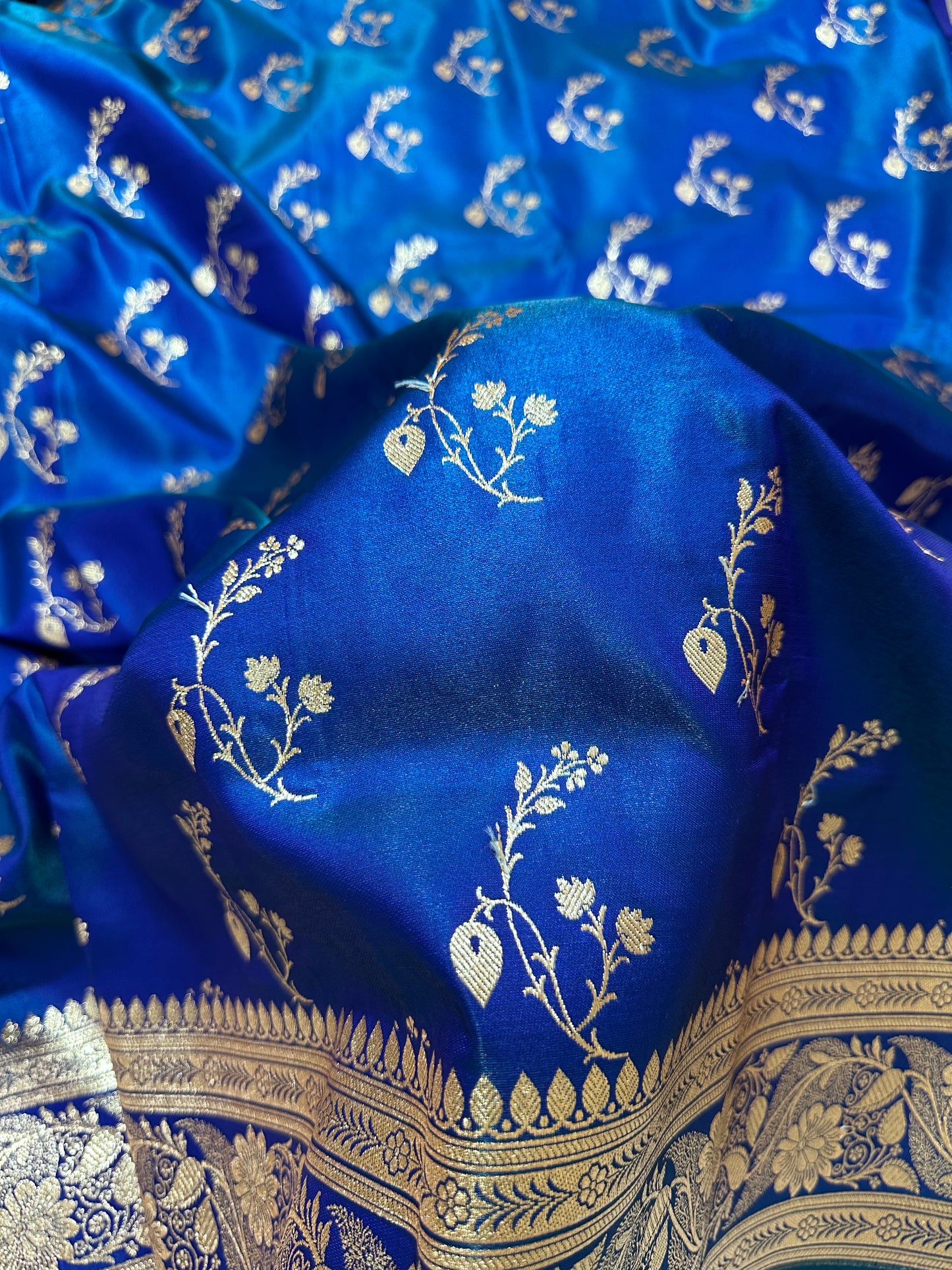 Peacock Dual-Tone Satin Silk Banarasi Saree with Royal Guldasta Chakra Border and Bold Gold Panna Butis (Copy) (Copy)