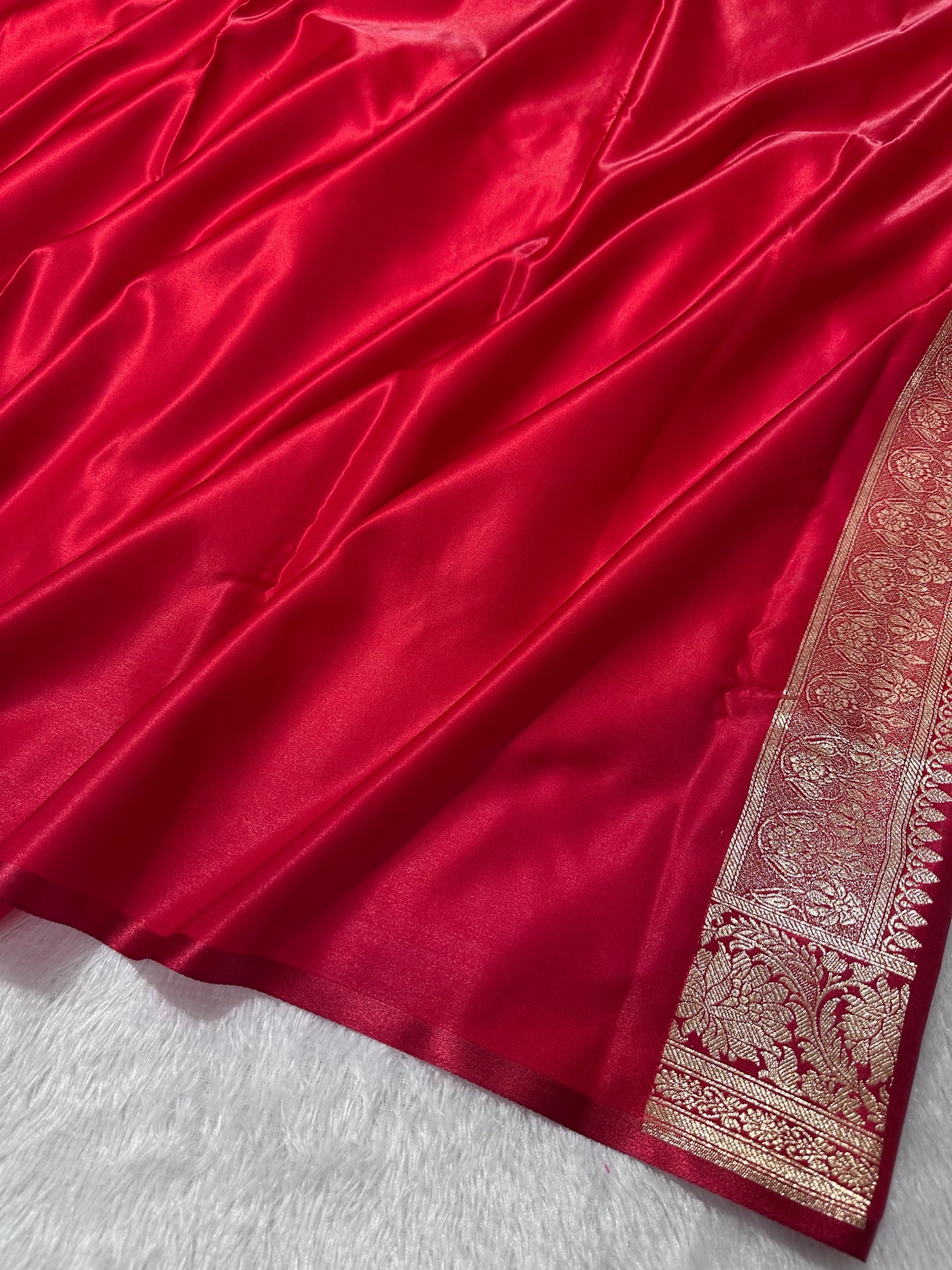 Crimson Red Satin Silk Banarasi Saree with Royal Floral Jhallar Border and Elegant Kalka-Floral Jaal Butis