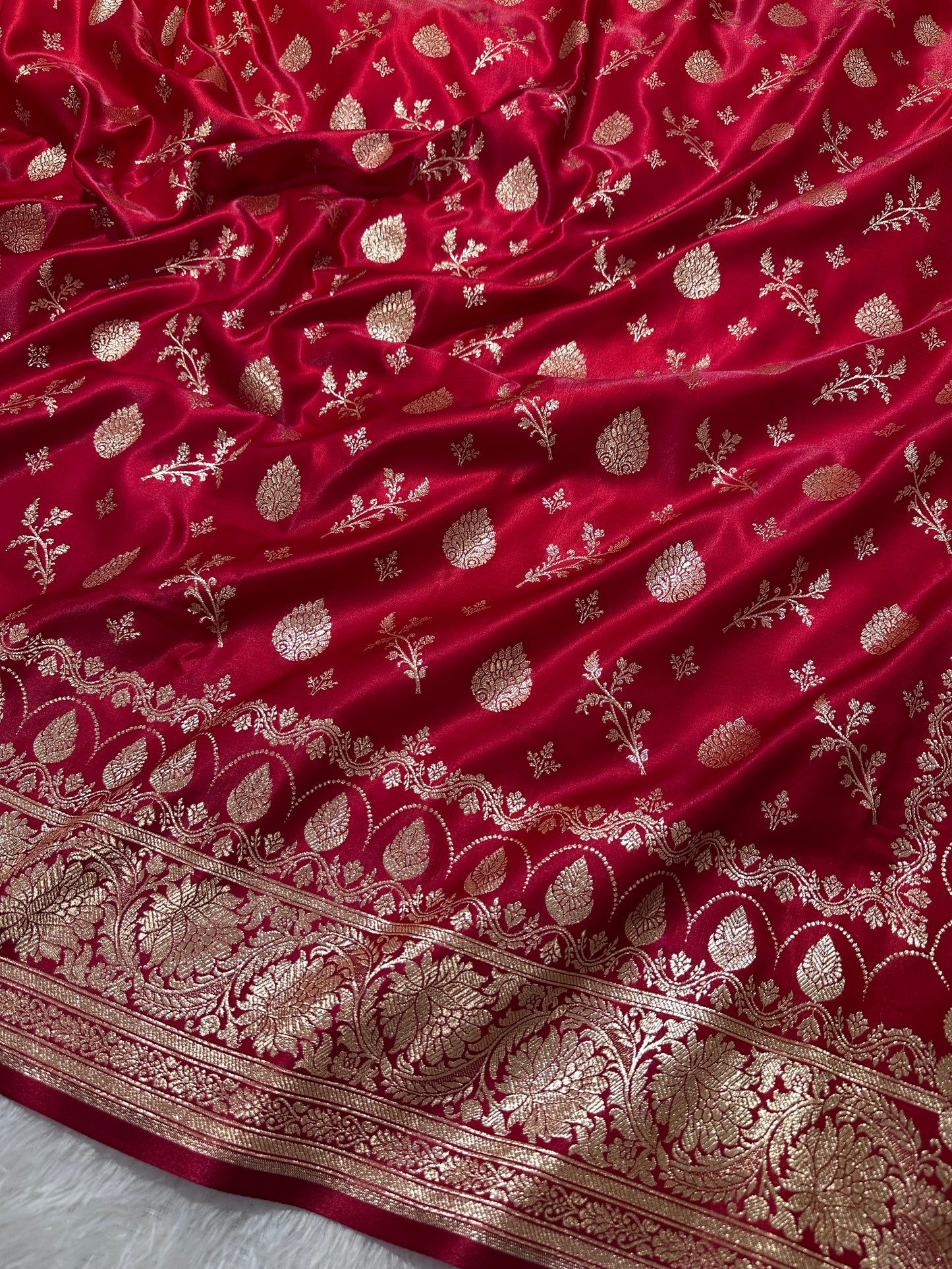Crimson Red Satin Silk Banarasi Saree with Royal Floral Jhallar Border and Elegant Kalka-Floral Jaal Butis