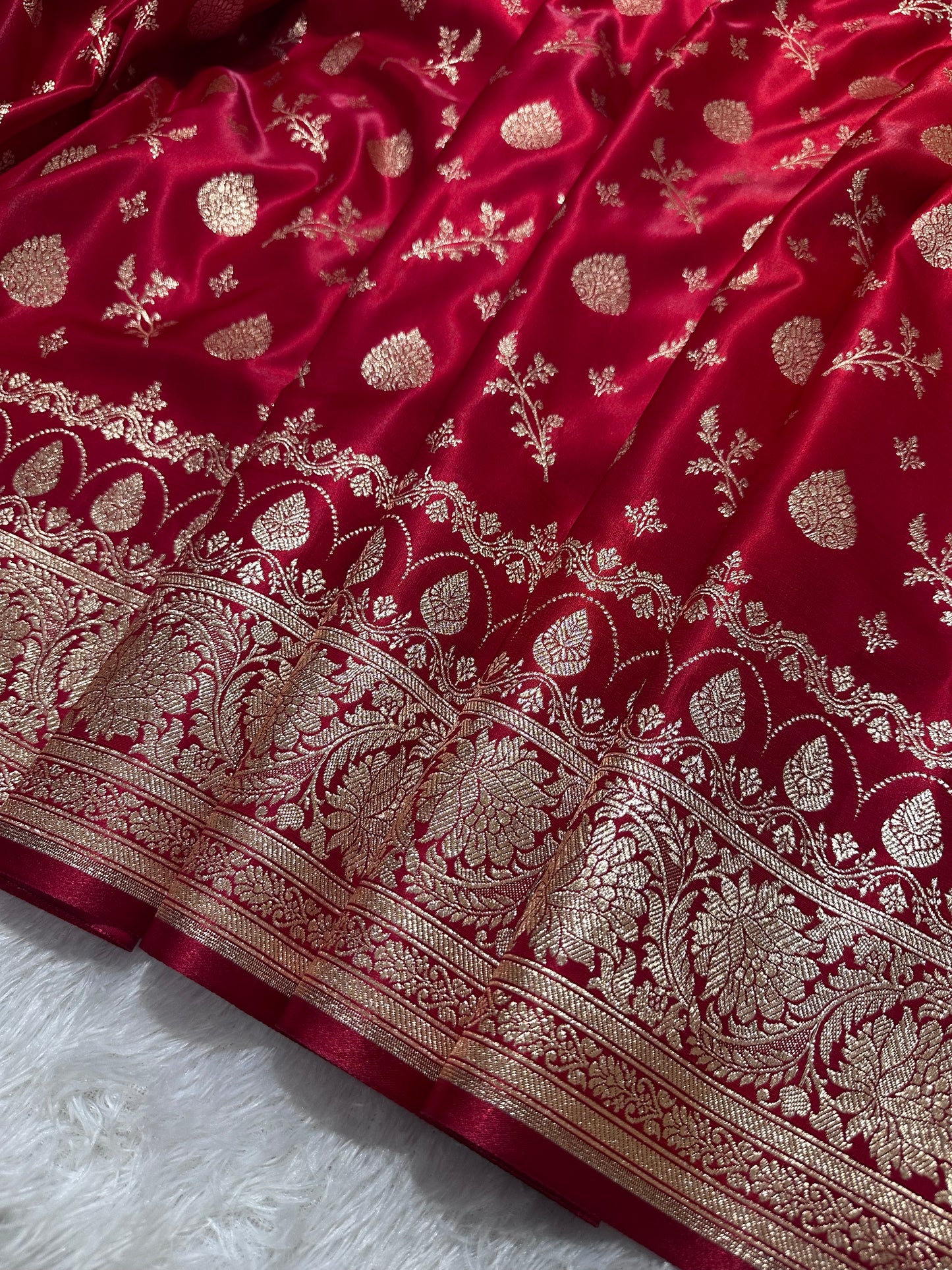 Crimson Red Satin Silk Banarasi Saree with Royal Floral Jhallar Border and Elegant Kalka-Floral Jaal Butis