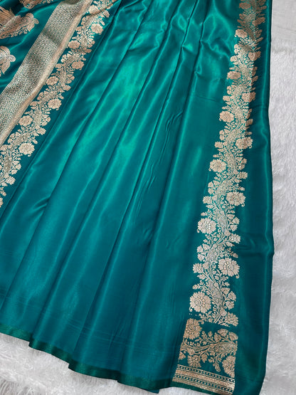Elegant Rama Green Satin Silk Banarasi Saree with Delicate Floral Arch Border and Full-Bloomed Rose Butis