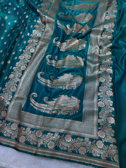 Elegant Rama Green Satin Silk Banarasi Saree with Delicate Floral Arch Border and Full-Bloomed Rose Butis