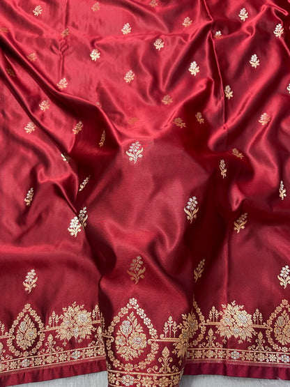 Elegant Maroon Katan Silk Banarasi Saree with Delicate Floral Arch Border and Full-Bloomed Rose Butis