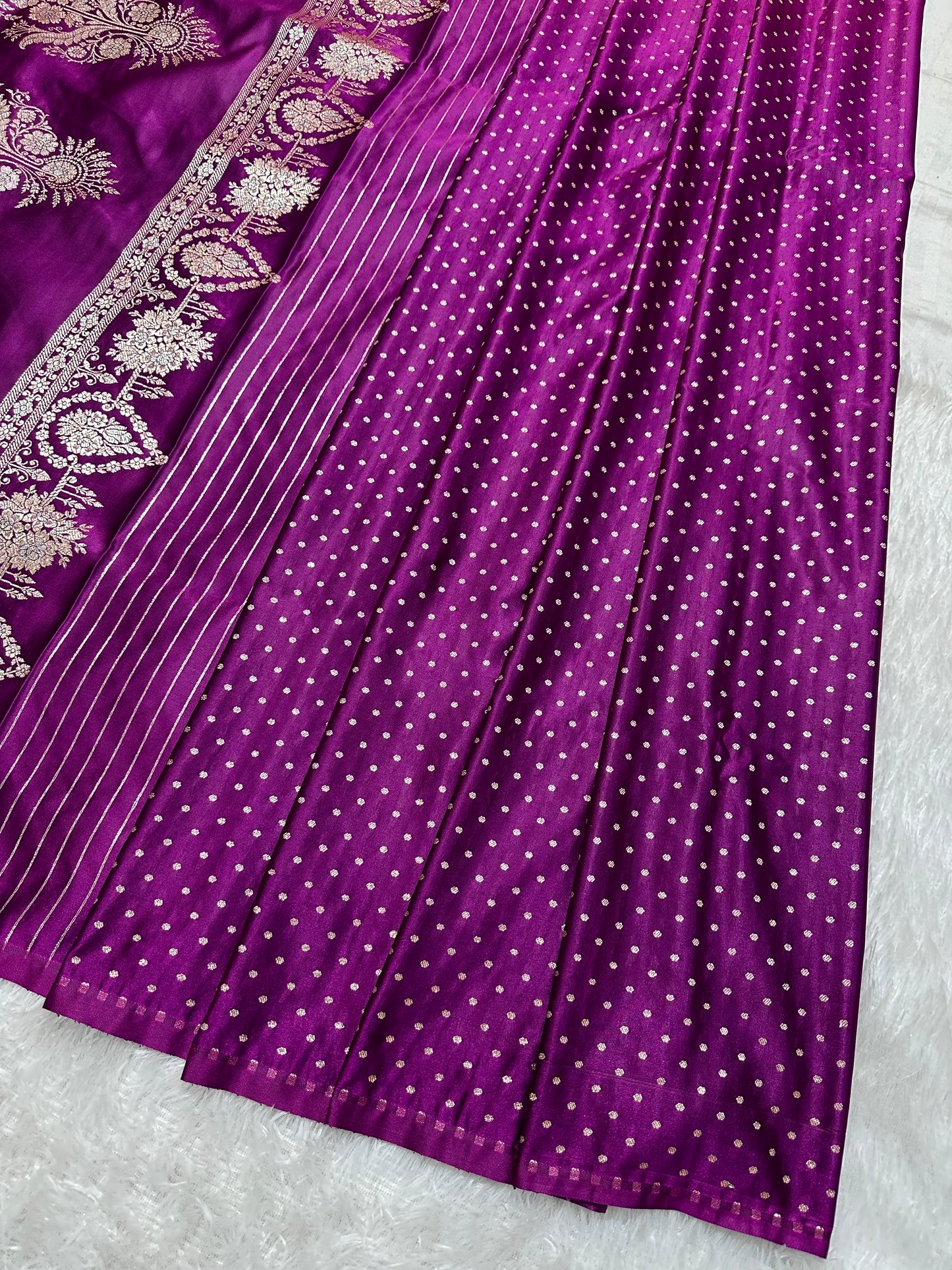 Elegant Purple Katan Silk Banarasi Saree with Delicate Floral Arch Border and Full-Bloomed Rose Butis