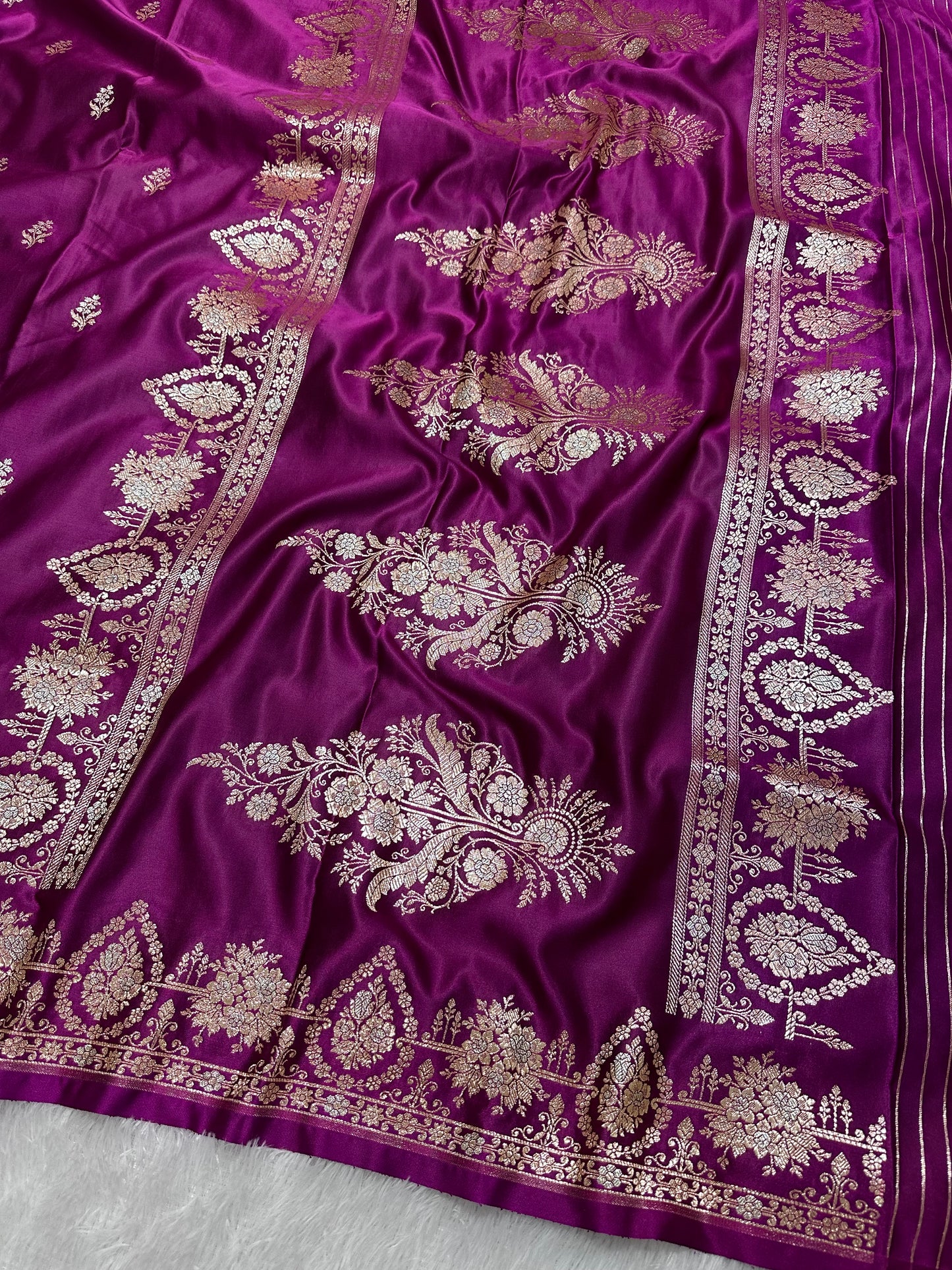 Elegant Purple Katan Silk Banarasi Saree with Delicate Floral Arch Border and Full-Bloomed Rose Butis