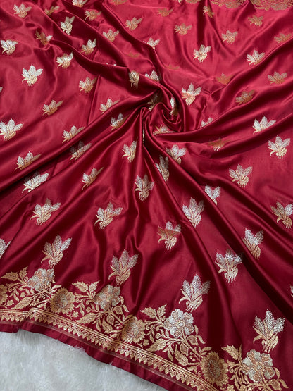 Elegant Maroon Katan Silk Banarasi Saree with Delicate Floral Arch Border and Traditional Bouquet Leaf Butis