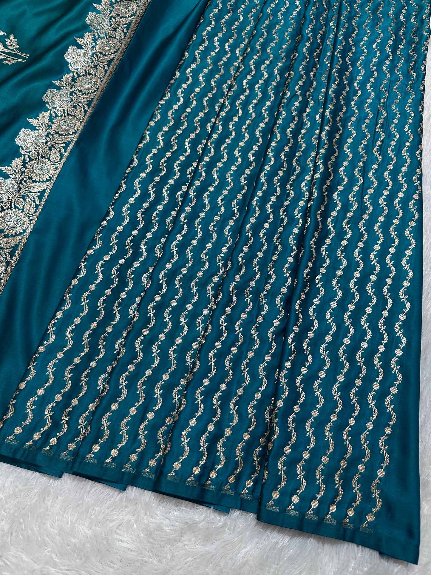 Premium Peacock Blue Katan Silk Banarasi Saree with Delicate Floral Arch Border and Traditional Bouquet Leaf Butis