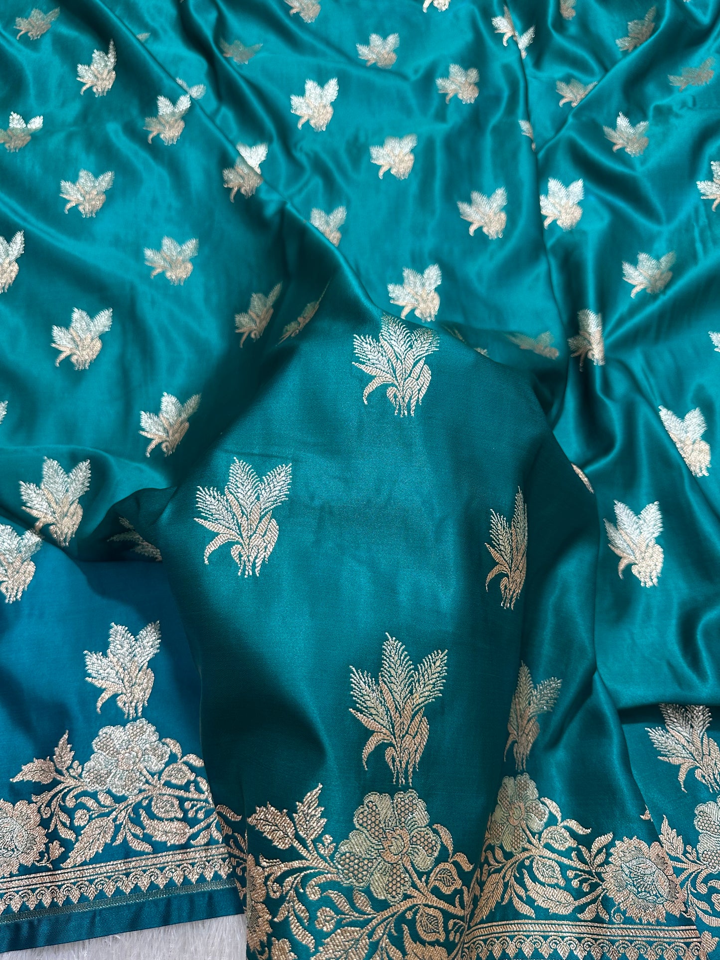 Premium Peacock Blue Katan Silk Banarasi Saree with Delicate Floral Arch Border and Traditional Bouquet Leaf Butis