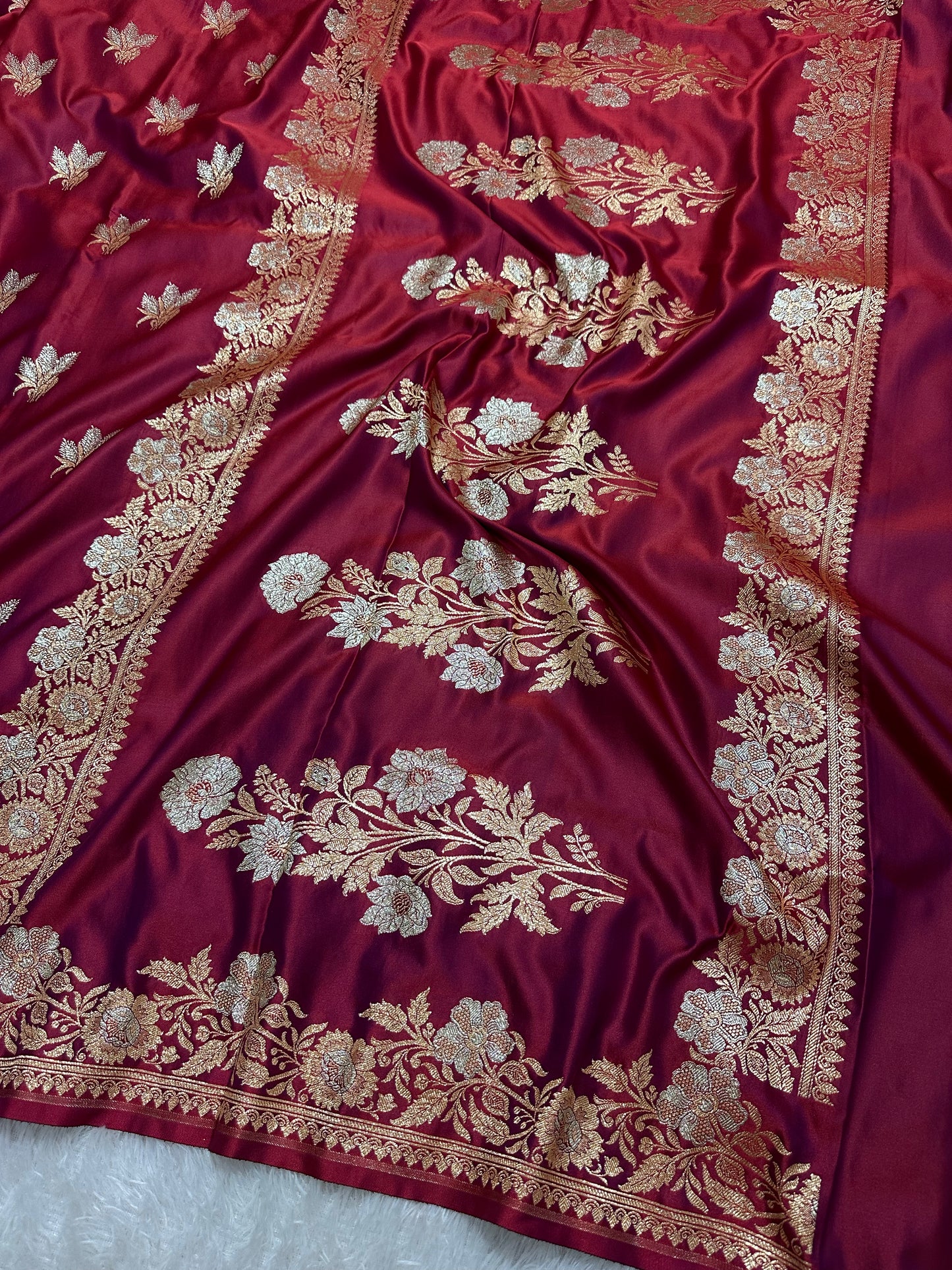 Elegant Wine Purple Katan Silk Banarasi Saree with Delicate Floral Arch Border and Traditional Bouquet Leaf Butis