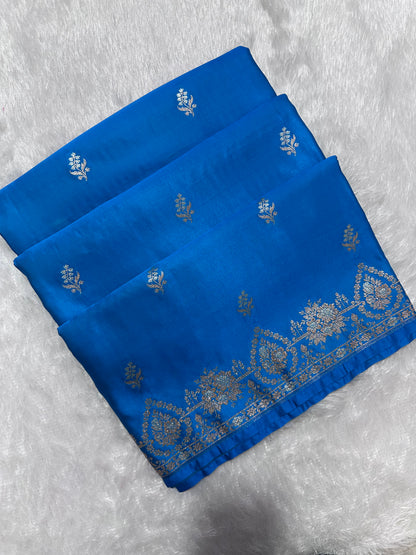 Elegant Royal Cerulean Blue Katan Silk Banarasi Saree with Delicate Floral Arch Border and Full-Bloomed Rose Butis