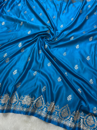 Elegant Royal Cerulean Blue Katan Silk Banarasi Saree with Delicate Floral Arch Border and Full-Bloomed Rose Butis