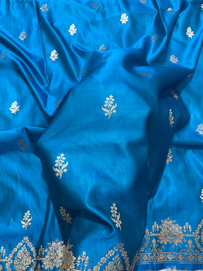 Elegant Royal Cerulean Blue Katan Silk Banarasi Saree with Delicate Floral Arch Border and Full-Bloomed Rose Butis