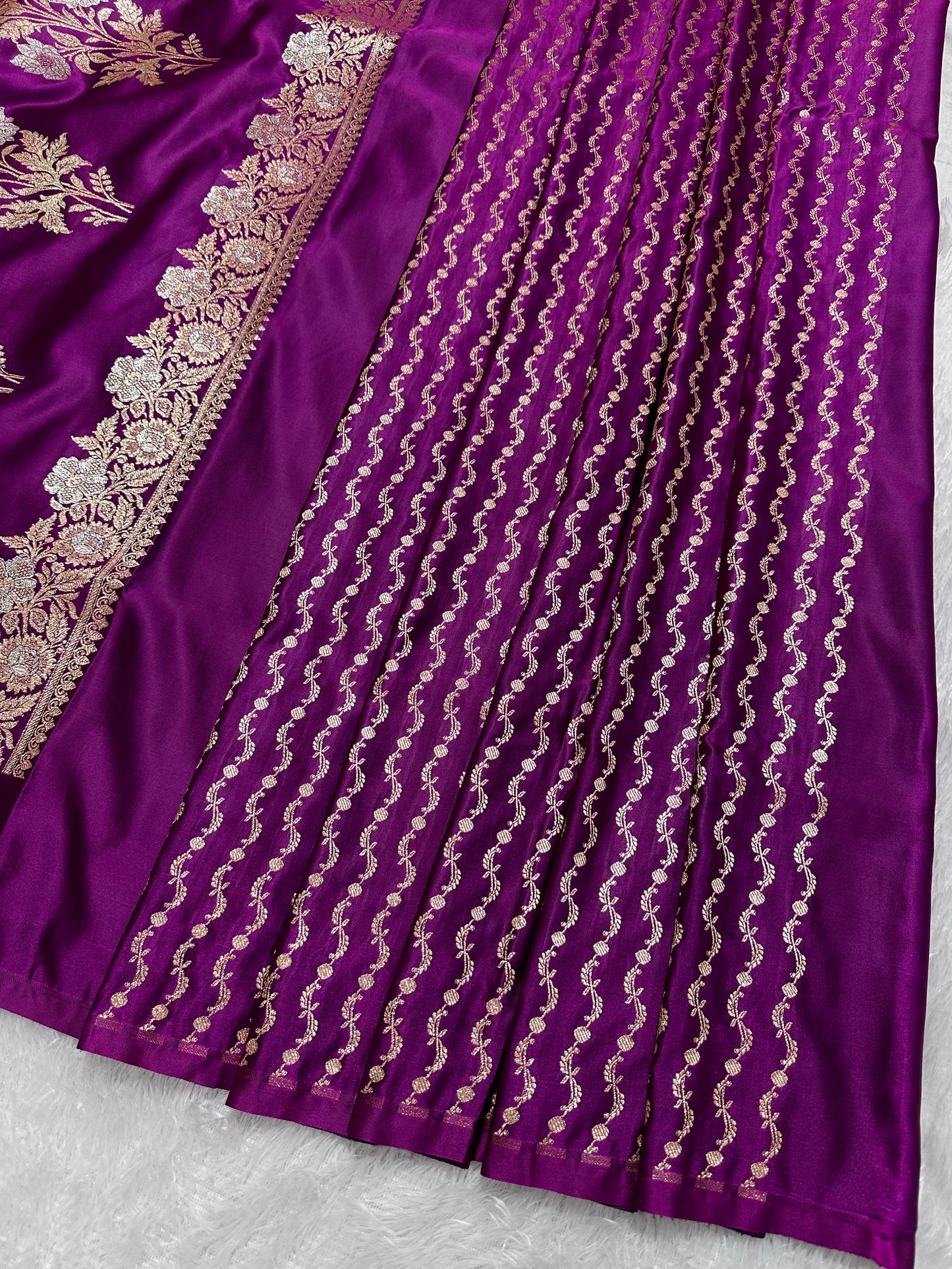 Elegant Magenta Purple Katan Silk Banarasi Saree with Delicate Floral Arch Border and Traditional Bouquet Leaf Butis
