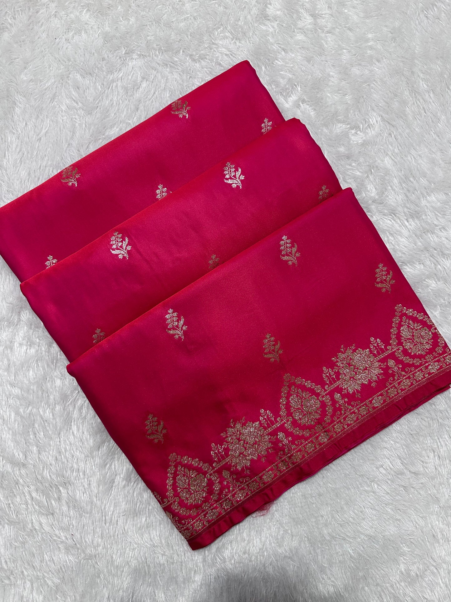Ornate Rani Pink Katan Silk Banarasi Saree with Delicate Floral Arch Border and Full-Bloomed Rose Butis
