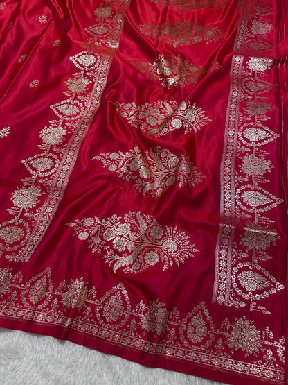 Ornate Rani Pink Katan Silk Banarasi Saree with Delicate Floral Arch Border and Full-Bloomed Rose Butis