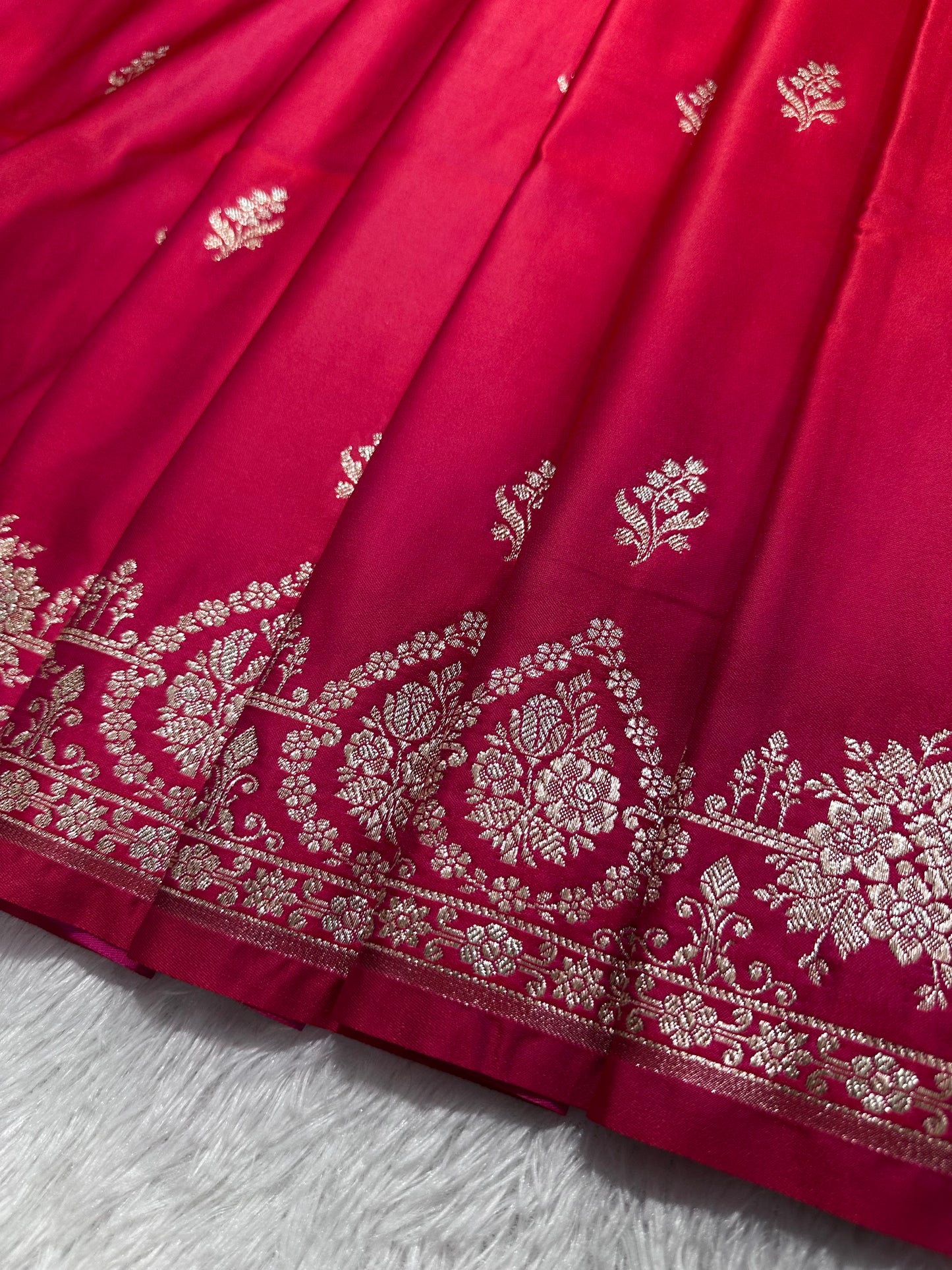 Ornate Rani Pink Katan Silk Banarasi Saree with Delicate Floral Arch Border and Full-Bloomed Rose Butis