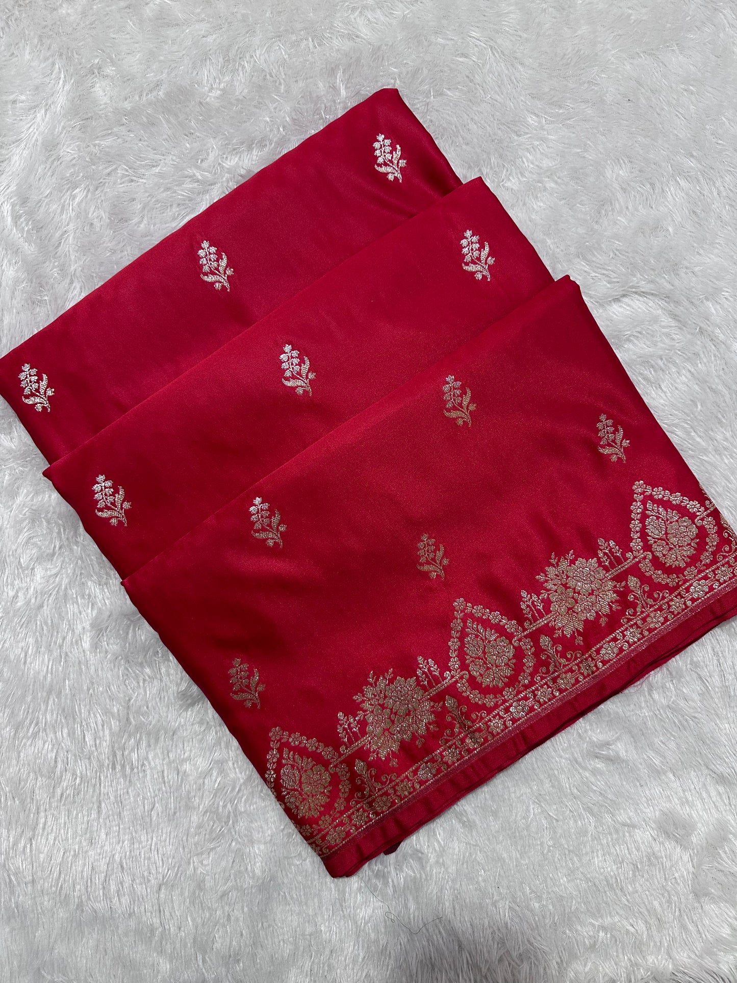 Elegant Crimson Red Katan Silk Banarasi Saree with Delicate Floral Arch Border and Full-Bloomed Rose Butis