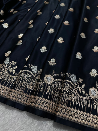 Elegant Jet Black Katan Silk Banarasi Saree with Delicate Floral Arch Border and Full-Bloomed Rose Butis