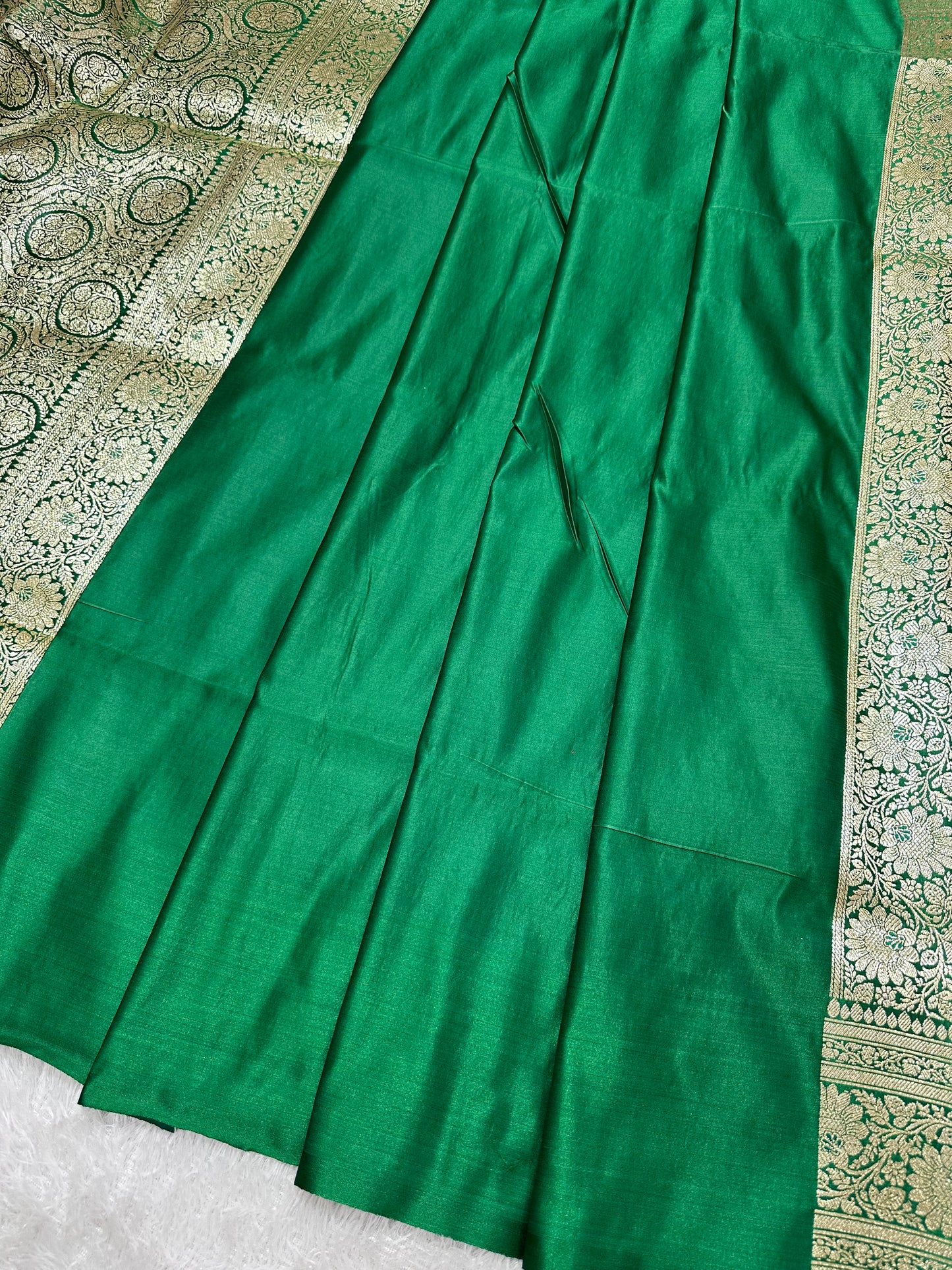 Royal Wine Plum Katan Silk Banarasi Saree with Contrasting Green Border and Full Rose-Vine Jaal Work