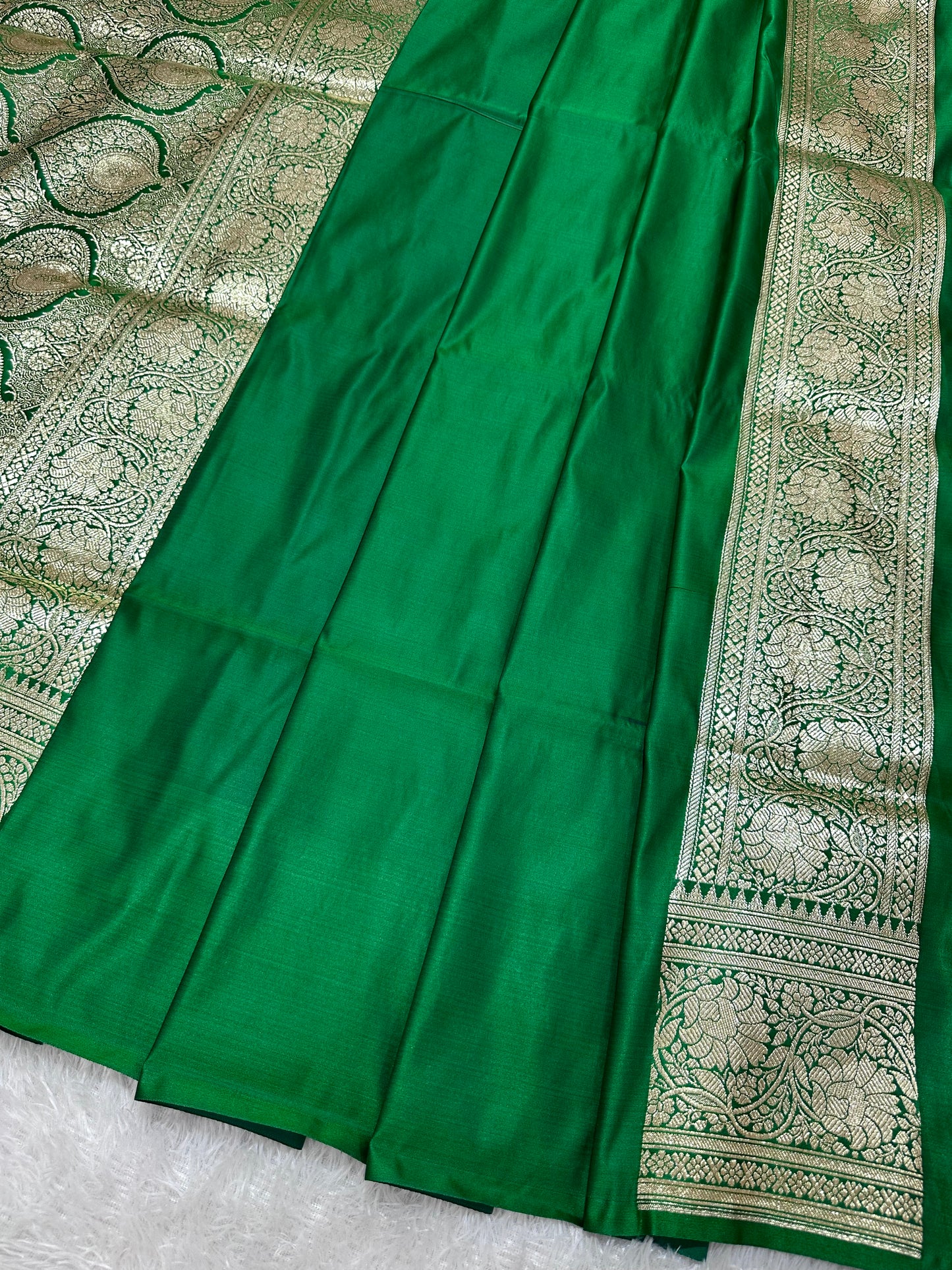 Royal Wine Maroon Katan Silk Banarasi Saree with Contrasting Green Border and Traditional Sunflower Butis