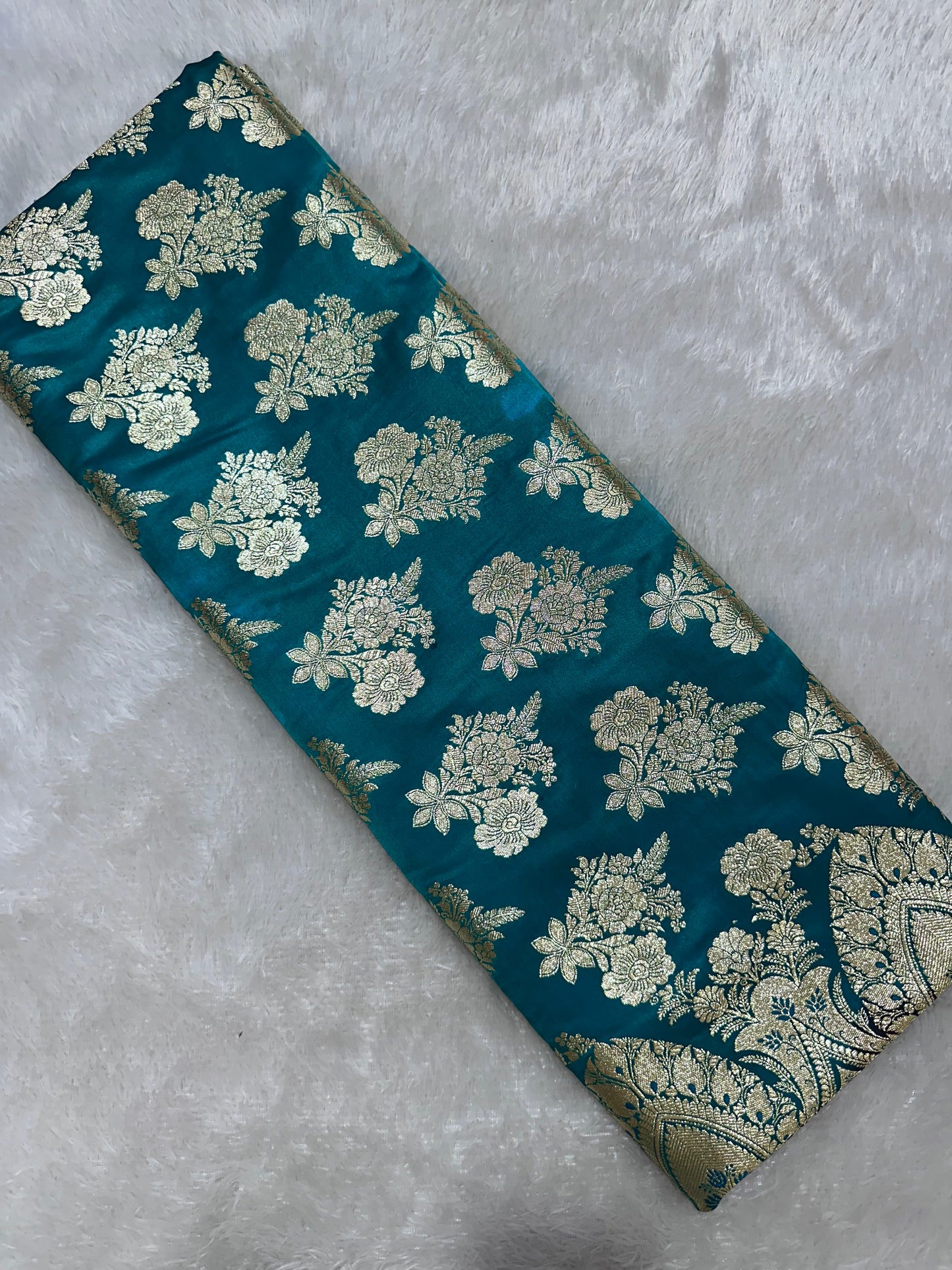 Premium Peacock Teal Green Katan Silk Banarasi Saree with Royal Heritage Pallu and Traditional Bouquet Leaf Butis